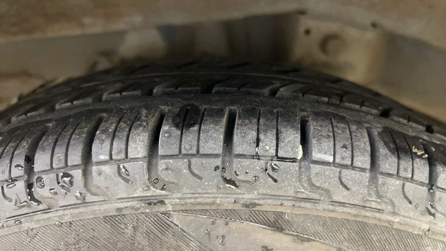 Used 2014 Hyundai Eon Magna Petrol Manual tyres RIGHT REAR TYRE TREAD VIEW