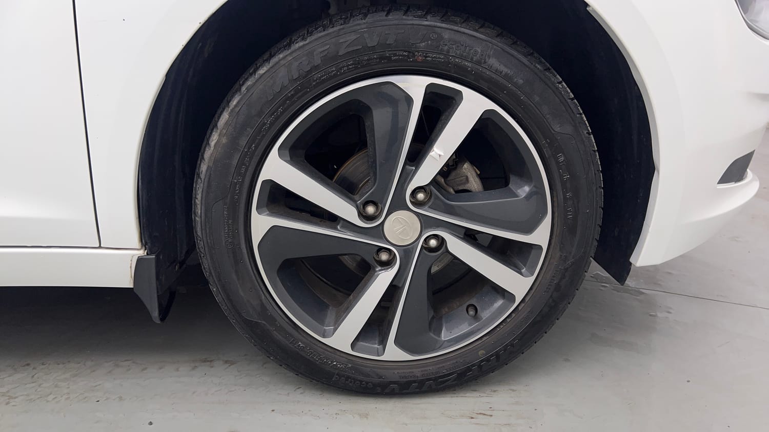 Used 2021 Tata Altroz XZ Plus Petrol Petrol Manual tyres RIGHT FRONT TYRE RIM VIEW