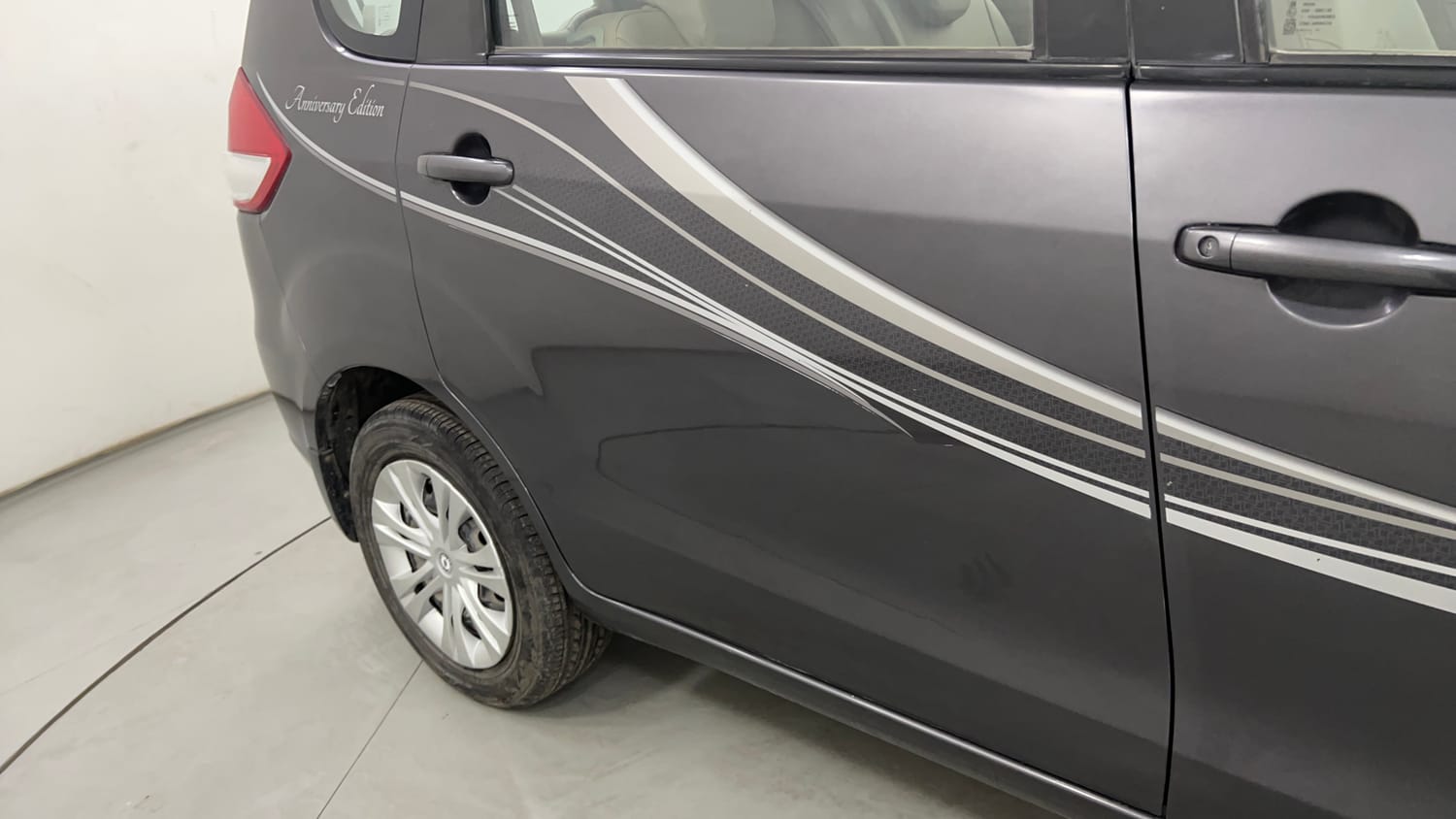 Used 2013 Maruti Suzuki Ertiga Vxi Petrol Manual dents MINOR SCRATCH