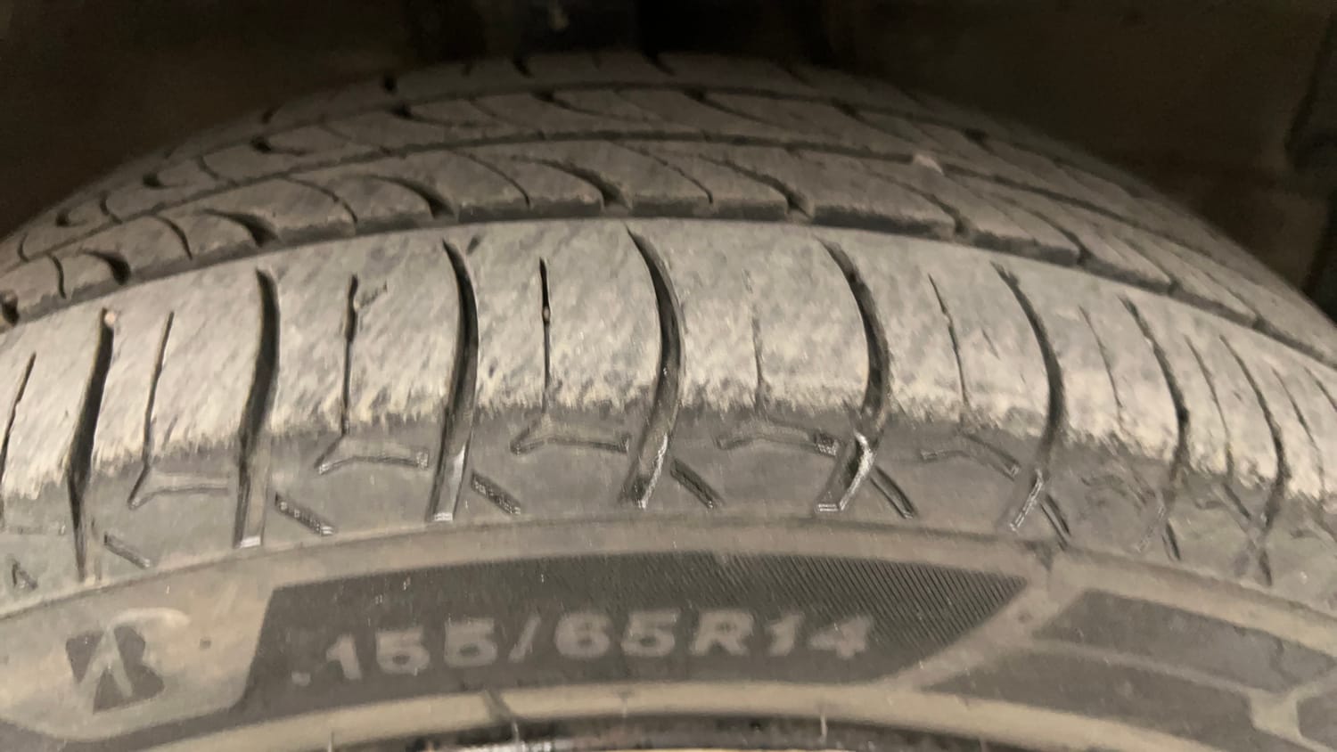 Used 2016 Maruti Suzuki Wagon R 1.0 VXI AMT Petrol Automatic tyres RIGHT FRONT TYRE TREAD VIEW