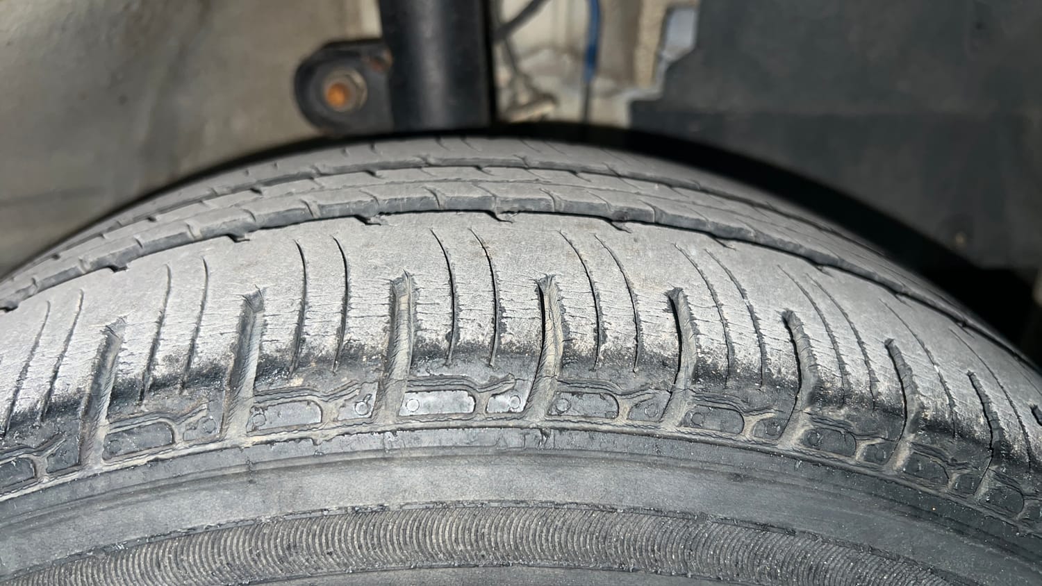 Used 2017 Mahindra KUV100 K6 6 STR Petrol Manual tyres RIGHT FRONT TYRE TREAD VIEW