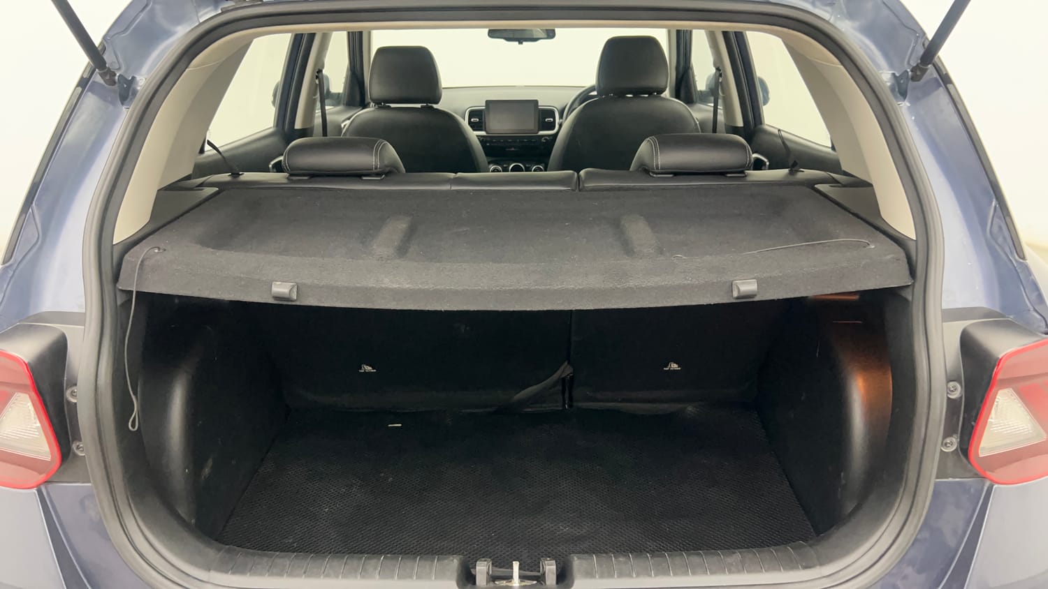 Used 2021 Hyundai Venue SX (O) 1.5 CRDi Diesel Manual interior DICKY INSIDE VIEW