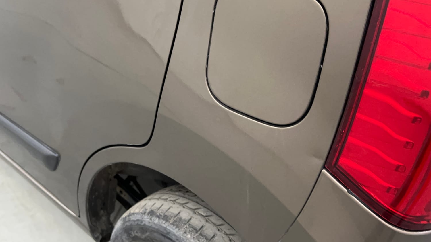 Used 2016 Maruti Suzuki Wagon R 1.0 VXI AMT Petrol Automatic dents MINOR DENT