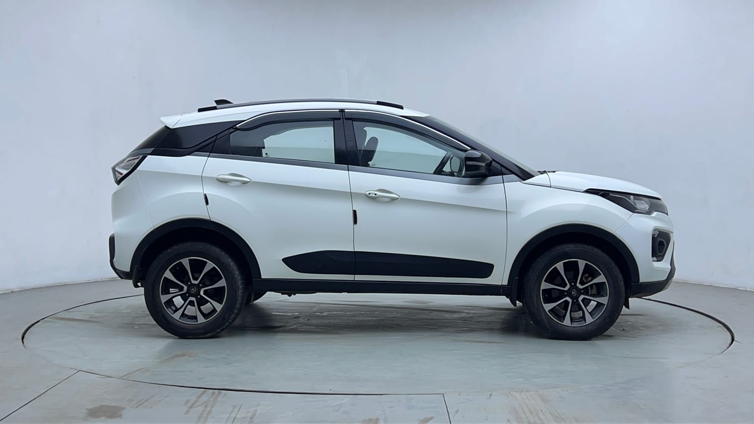 Used 2021 Tata Nexon XZA Plus (S) Petrol Automatic exterior RIGHT SIDE VIEW