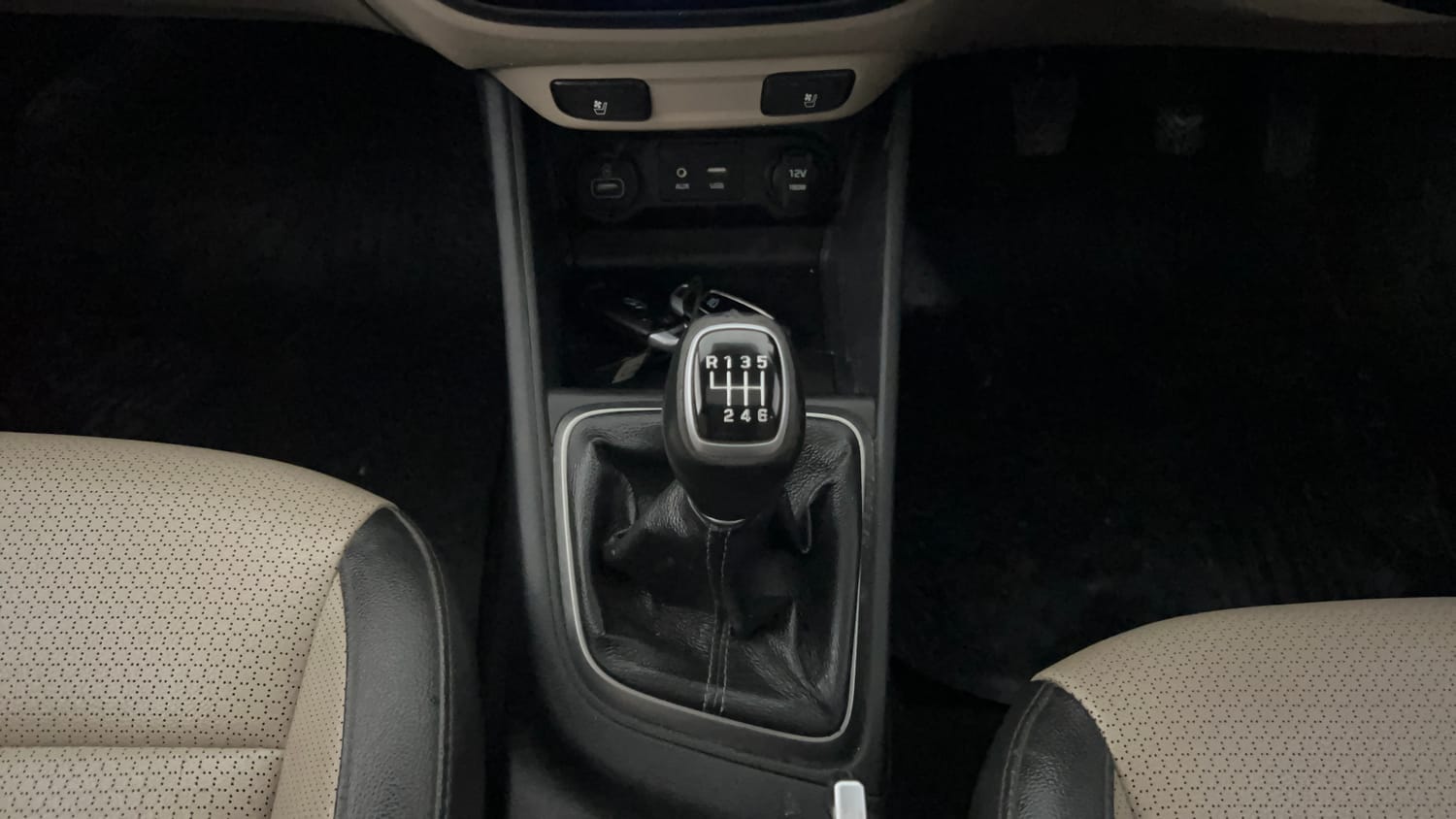 Used 2019 Hyundai Verna SX (O) 1.6 CRDi Diesel Manual interior GEAR  KNOB VIEW