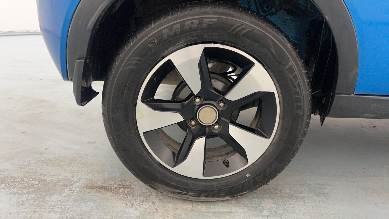 Used 2017 Tata Nexon XZ Plus Diesel Diesel Manual tyres RIGHT REAR TYRE RIM VIEW