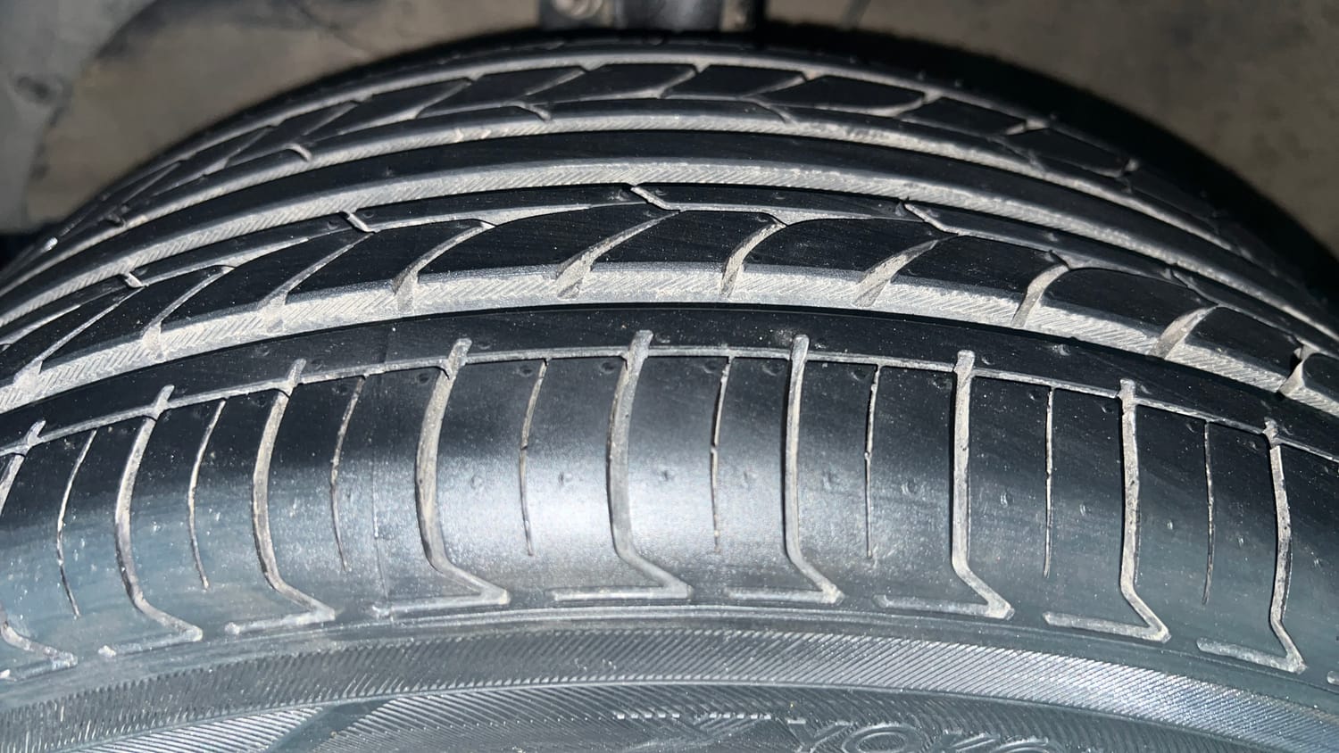 Used 2015 Maruti Suzuki Baleno Zeta 1.2 Petrol Manual tyres LEFT FRONT TYRE TREAD VIEW