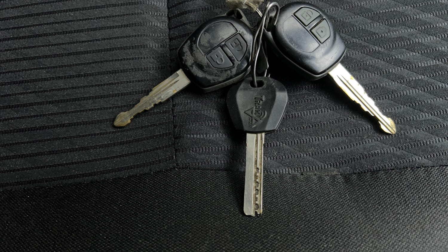 Used 2015 Maruti Suzuki Swift VXi Petrol Manual extra CAR KEY VIEW