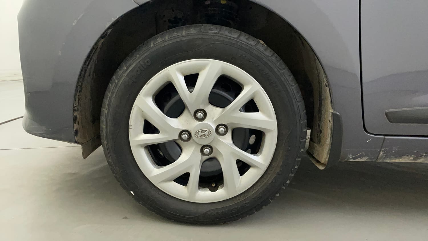 Used 2017 Hyundai Grand i10 Sportz (O) 1.2 Kappa VTVT Petrol Manual tyres LEFT FRONT TYRE RIM VIEW