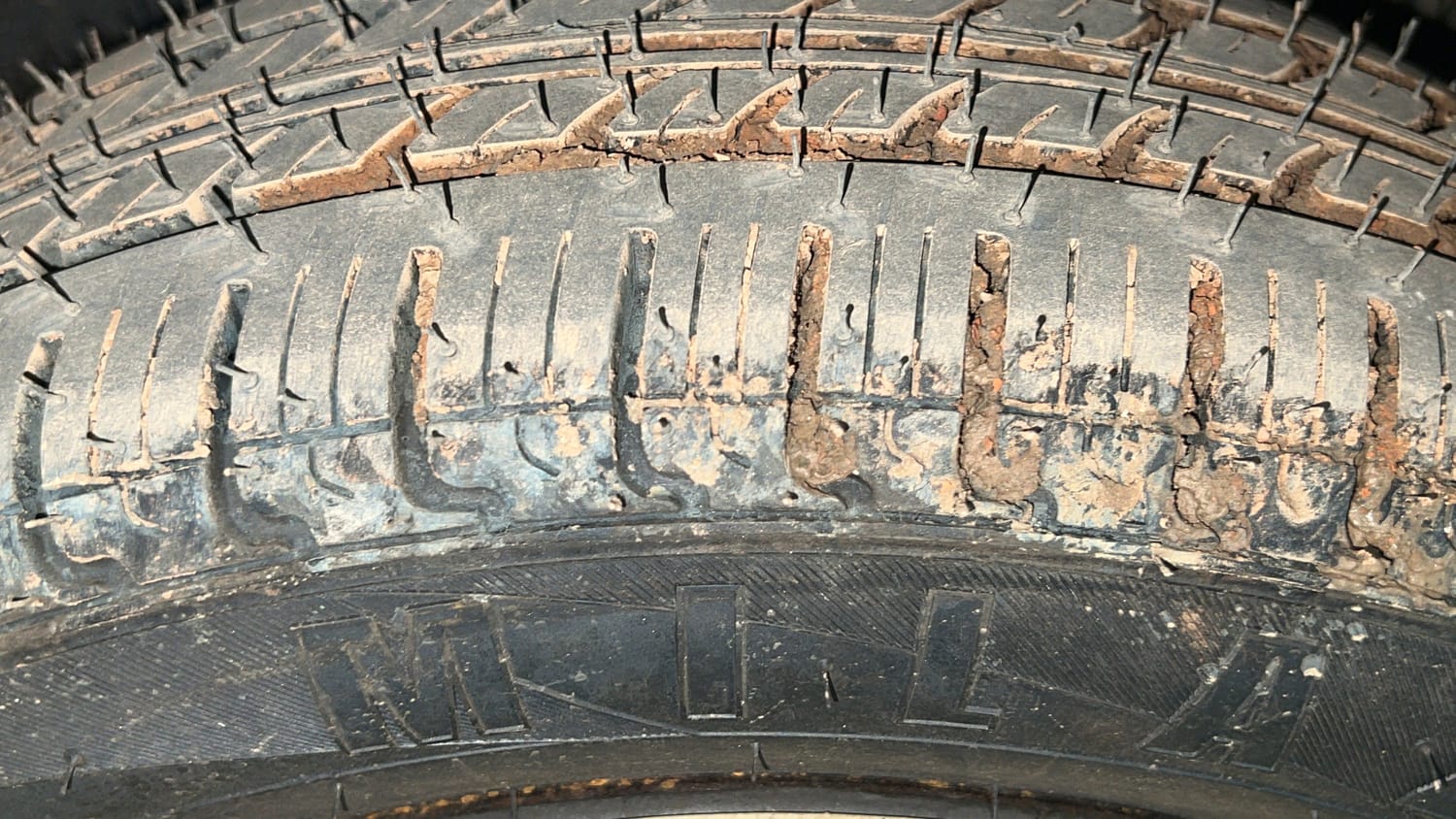 Used 2015 Maruti Suzuki Alto K10 VXi AMT Petrol Automatic tyres RIGHT FRONT TYRE TREAD VIEW