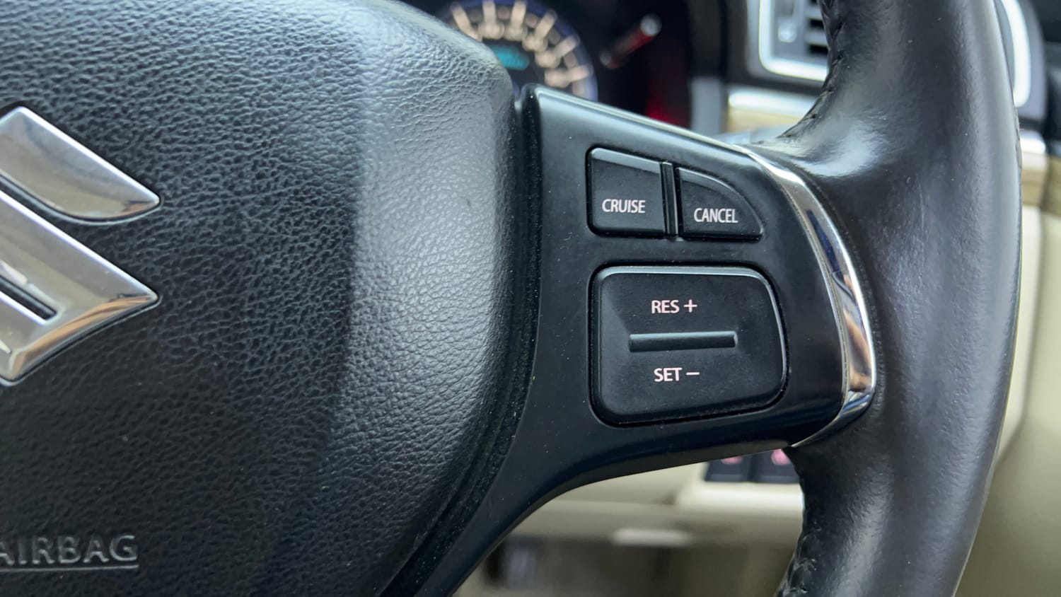 Used 2019 Maruti Suzuki Ciaz Alpha Hybrid 1.5 AT Petrol Automatic top_features Cruise control