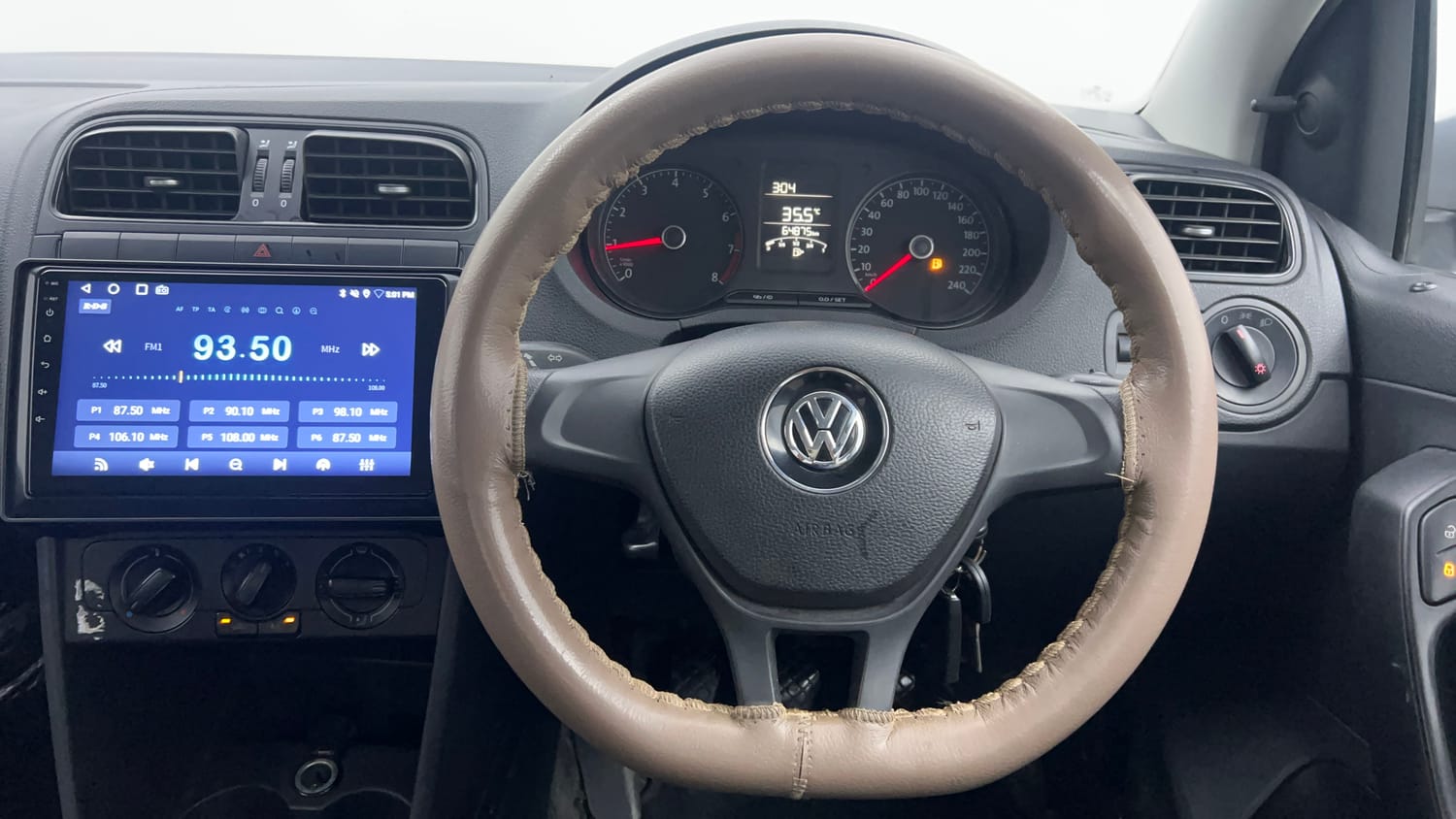 Used 2017 Volkswagen Ameo Trendline 1.2L (P) Petrol Manual interior STEERING VIEW