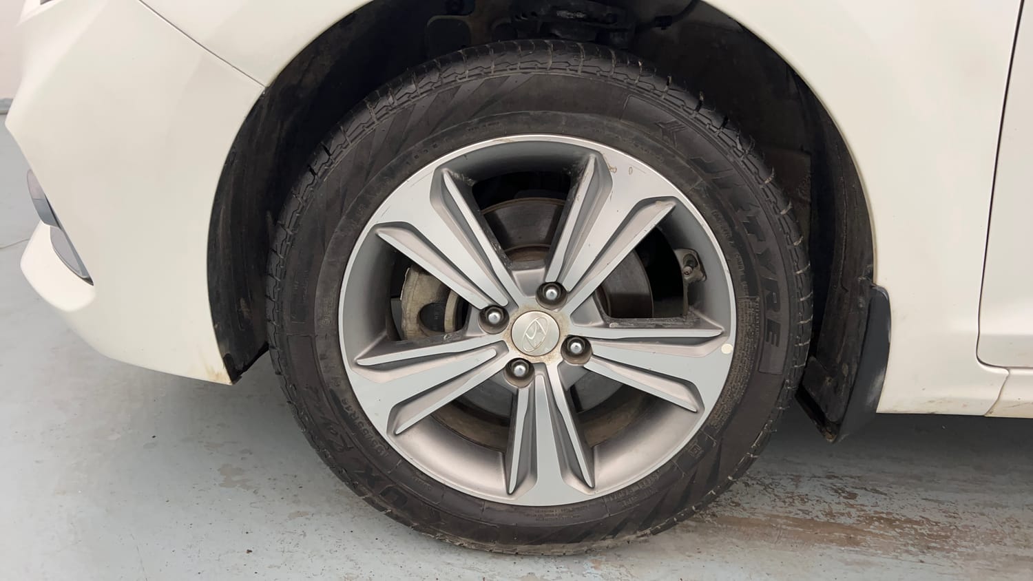 Used 2019 Hyundai Verna SX (O) 1.6 CRDi Diesel Manual tyres LEFT FRONT TYRE RIM VIEW