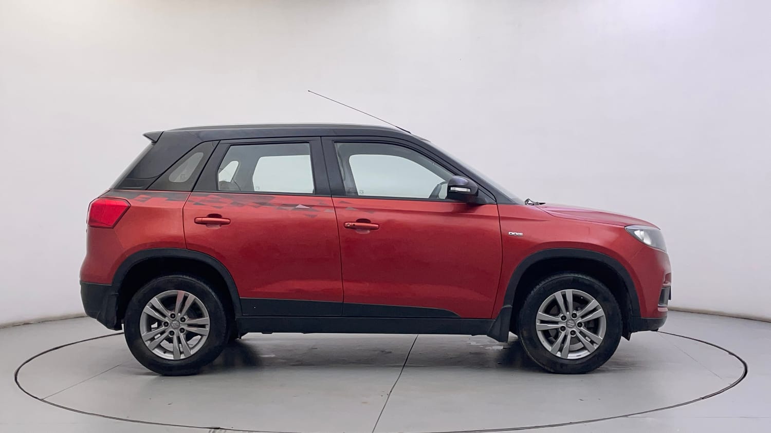 Used 2016 Maruti Suzuki Vitara Brezza ZDi+ Dual Tone Diesel Manual exterior RIGHT SIDE VIEW