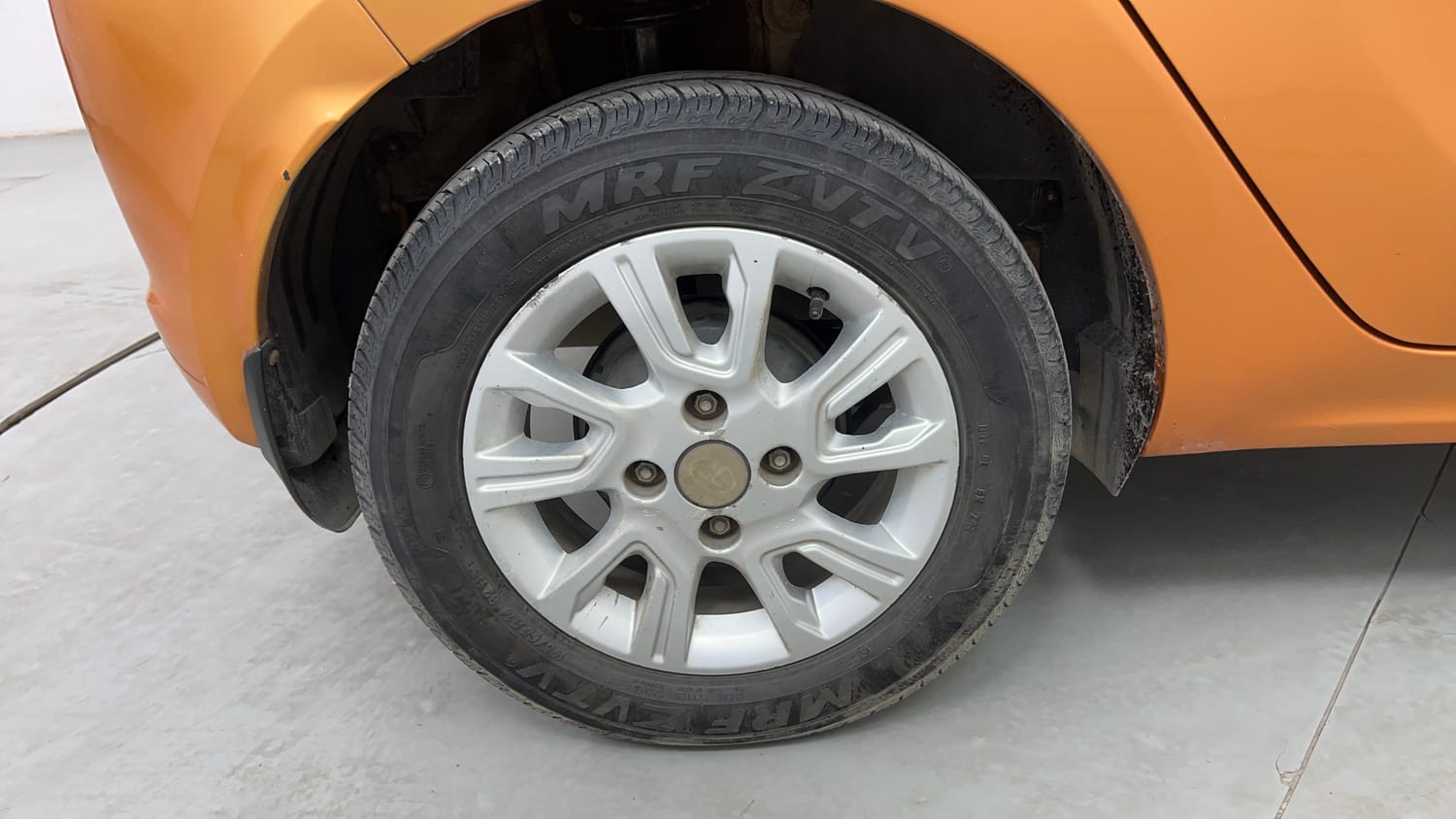 Used 2016 Tata Tiago Revotron XZ Petrol Manual tyres RIGHT REAR TYRE RIM VIEW