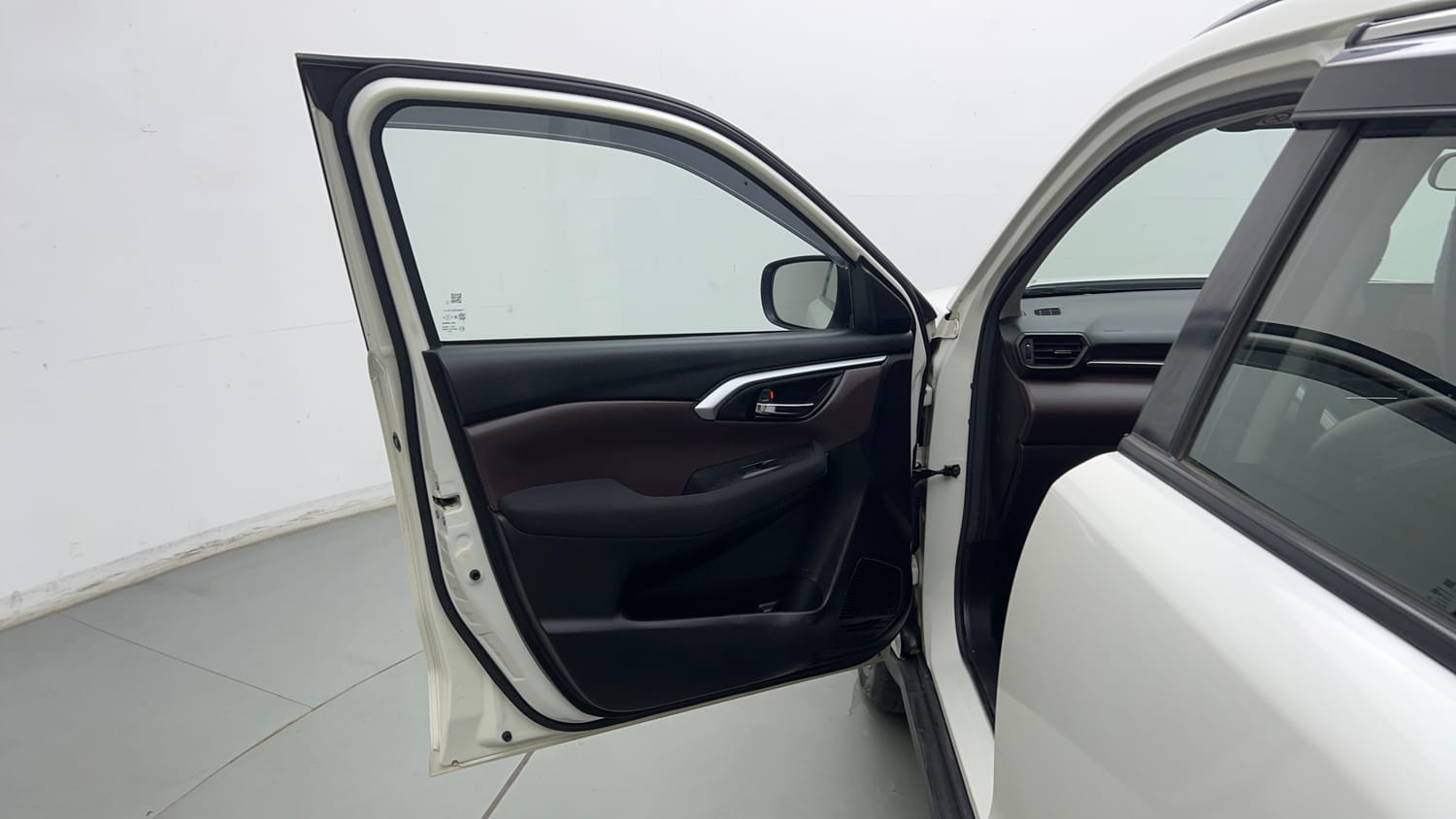 Used 2023 Maruti Suzuki Grand Vitara Sigma Smart Hybrid Petrol Manual interior LEFT FRONT DOOR OPEN VIEW