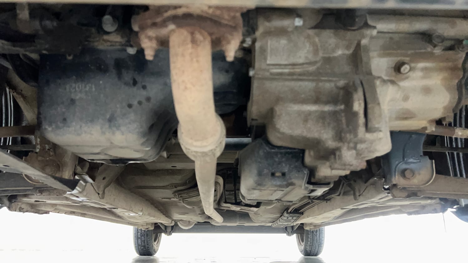 Used 2014 Hyundai Eon Magna Petrol Manual extra FRONT LEFT UNDERBODY VIEW