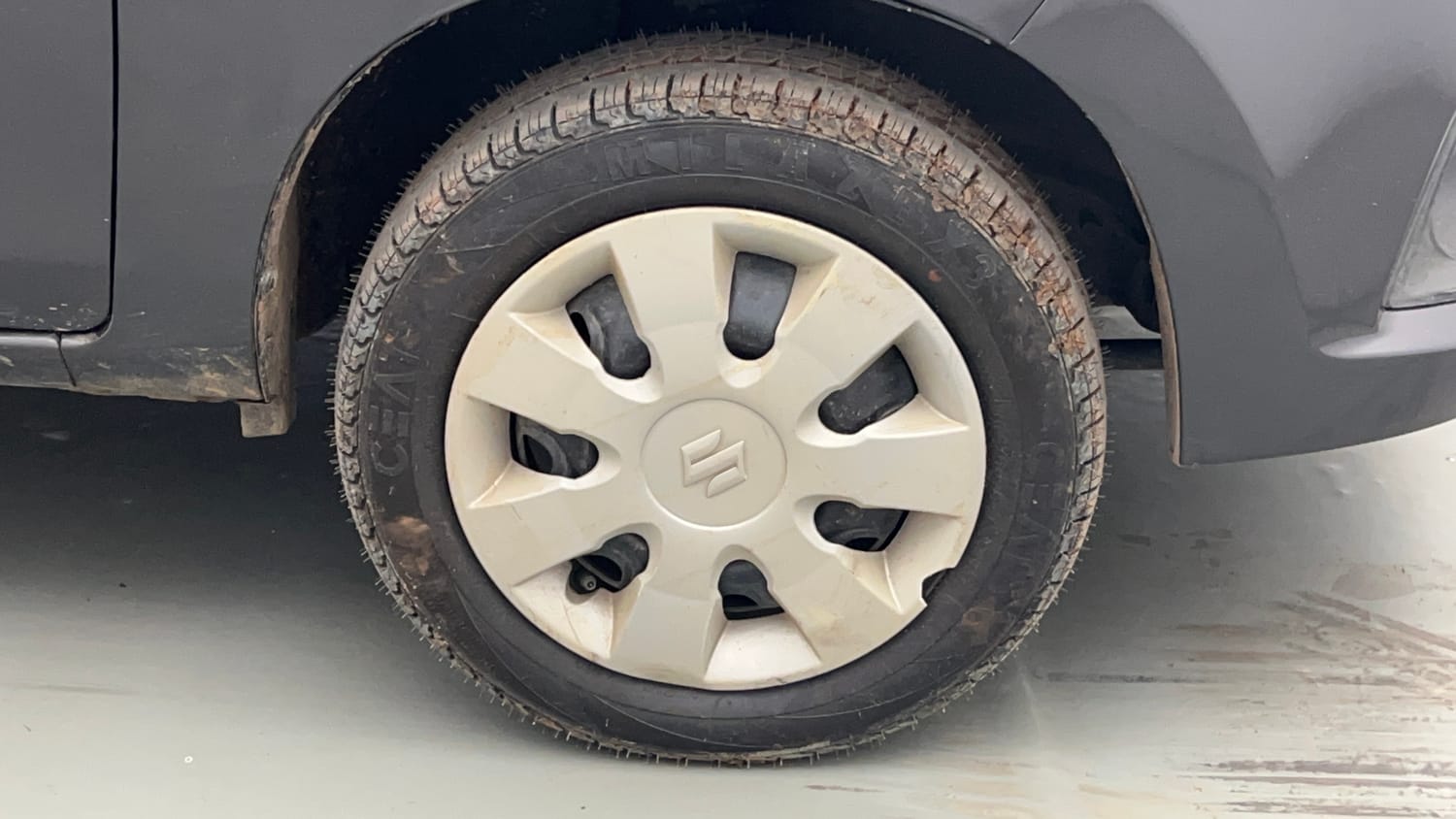 Used 2015 Maruti Suzuki Alto K10 VXi AMT Petrol Automatic tyres RIGHT FRONT TYRE RIM VIEW