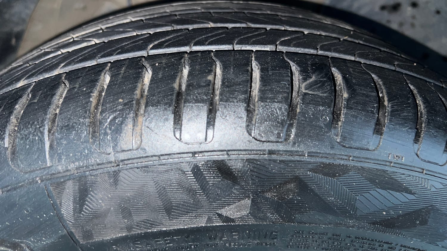 Used 2021 MG Motors Astor Savvy 1.3 Turbo AT S Red Petrol Automatic tyres RIGHT FRONT TYRE TREAD VIEW