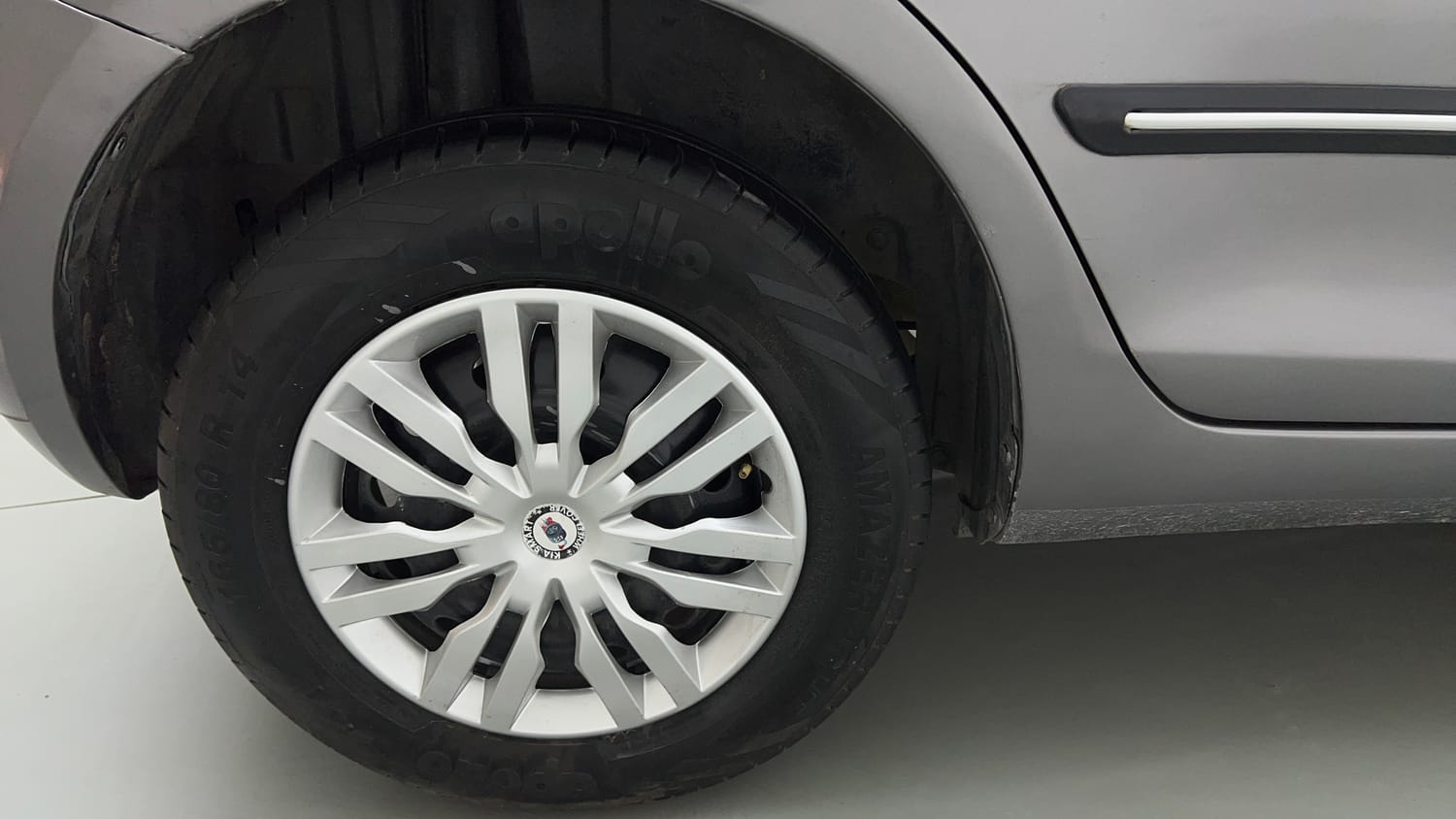 Used 2015 Maruti Suzuki Swift VXi Petrol Manual tyres RIGHT REAR TYRE RIM VIEW