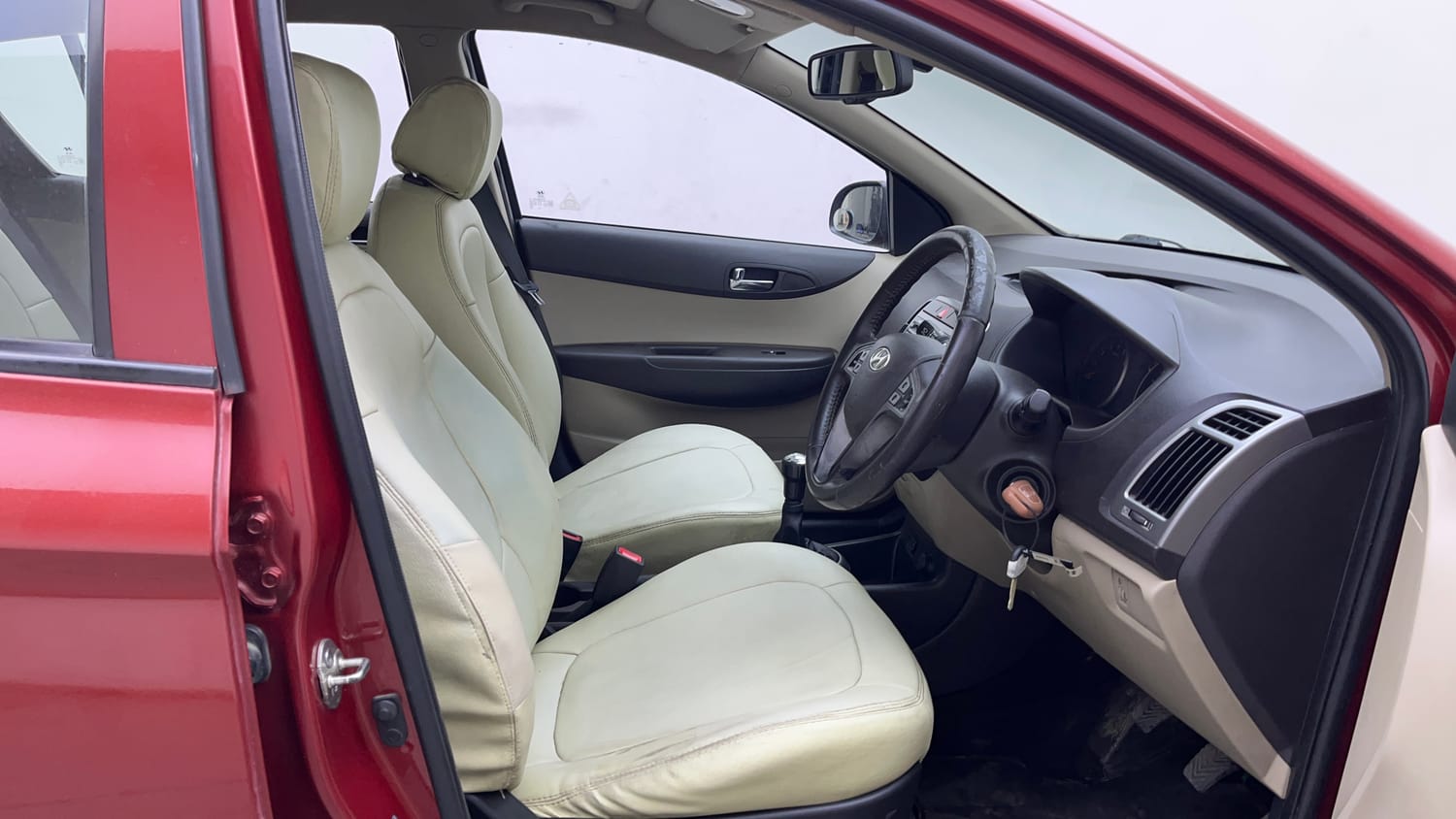 Used 2012 Hyundai i20 Sportz 1.2 Petrol Manual interior RIGHT SIDE FRONT DOOR CABIN VIEW