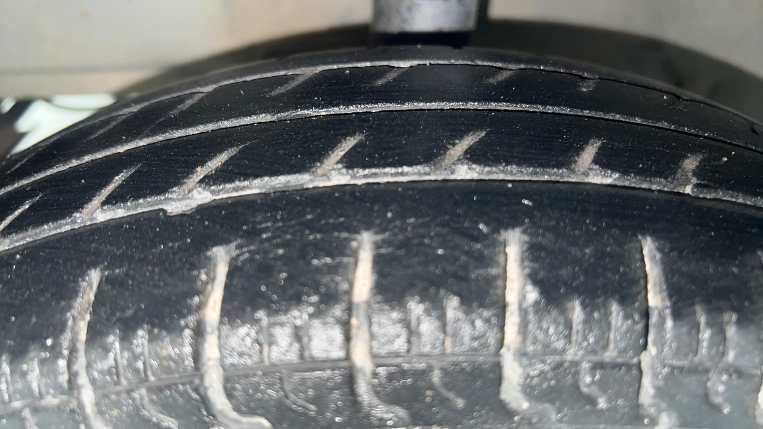 Used 2016 Hyundai Eon Era + Petrol Manual tyres LEFT FRONT TYRE TREAD VIEW