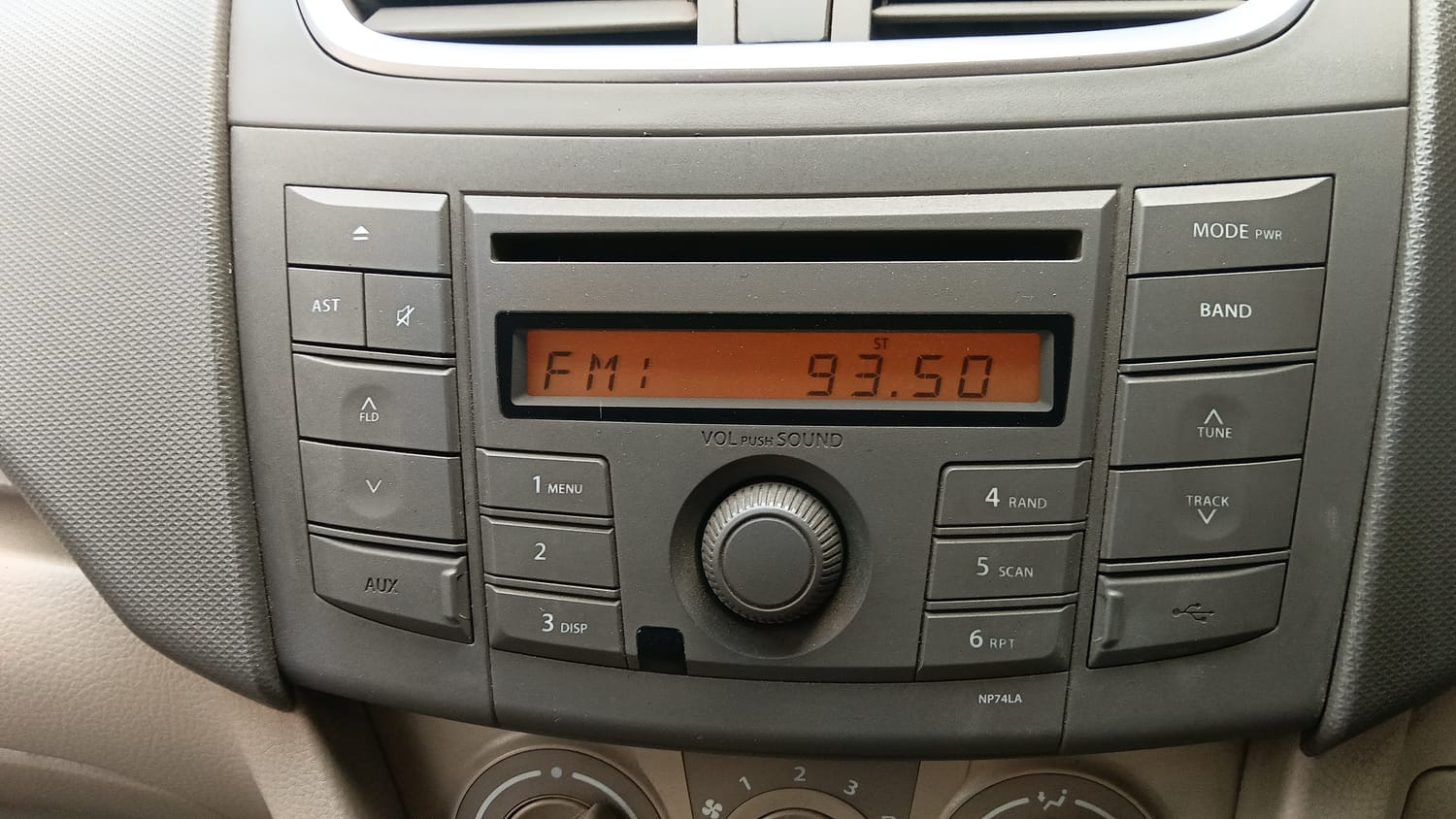 Used 2015 Maruti Suzuki Ertiga Vxi Petrol Manual top_features Integrated (in-dash) music system
