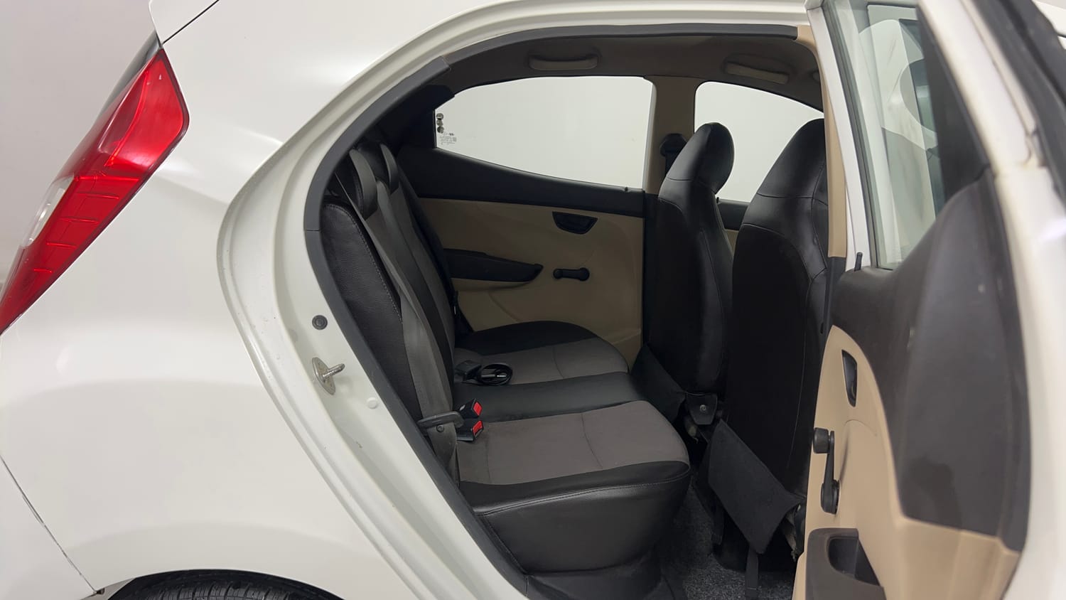 Used 2014 Hyundai Eon Magna Petrol Manual interior RIGHT SIDE REAR DOOR CABIN VIEW