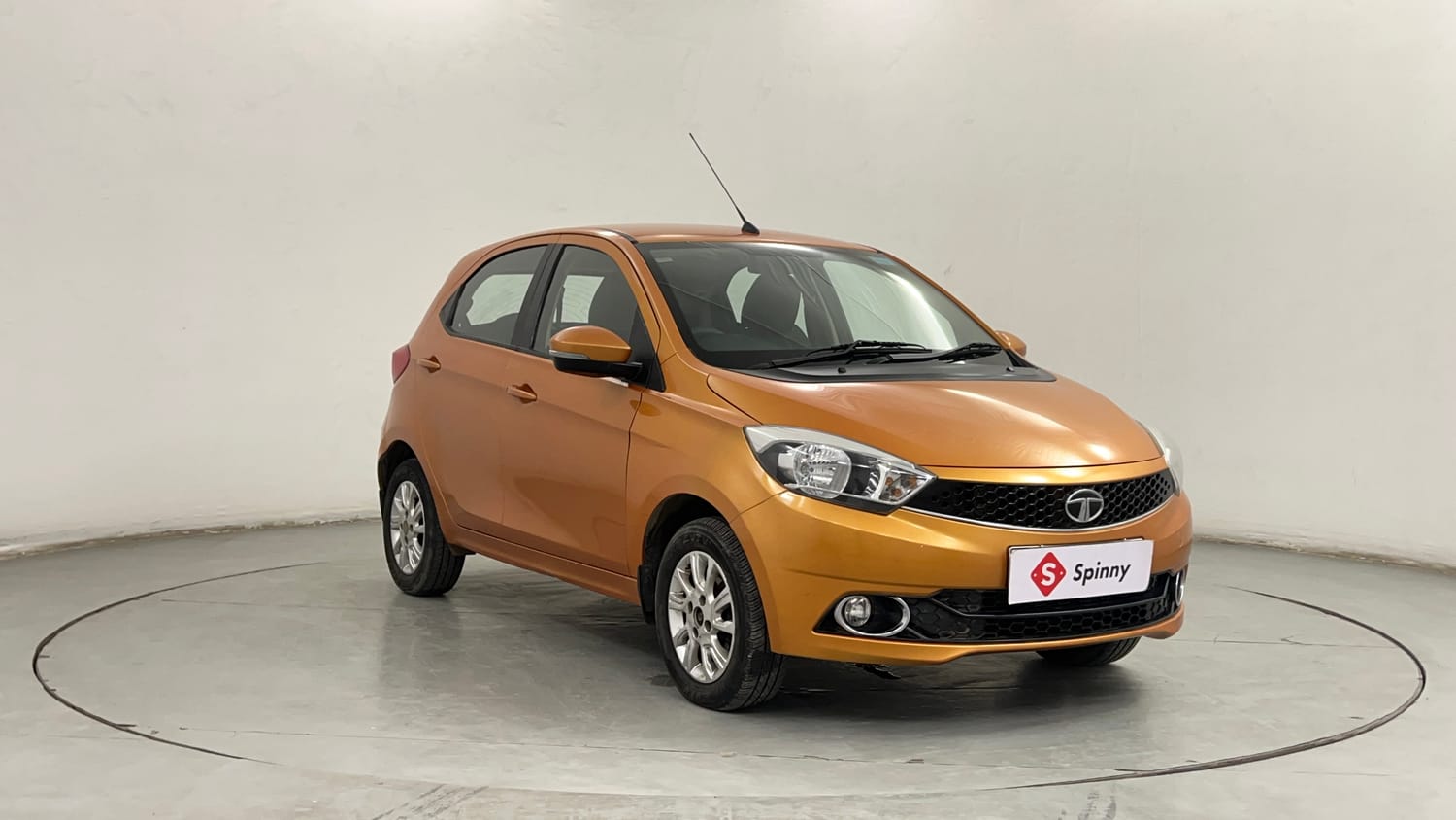 Used 2016 Tata Tiago Revotron XZ Petrol Manual exterior RIGHT FRONT CORNER VIEW