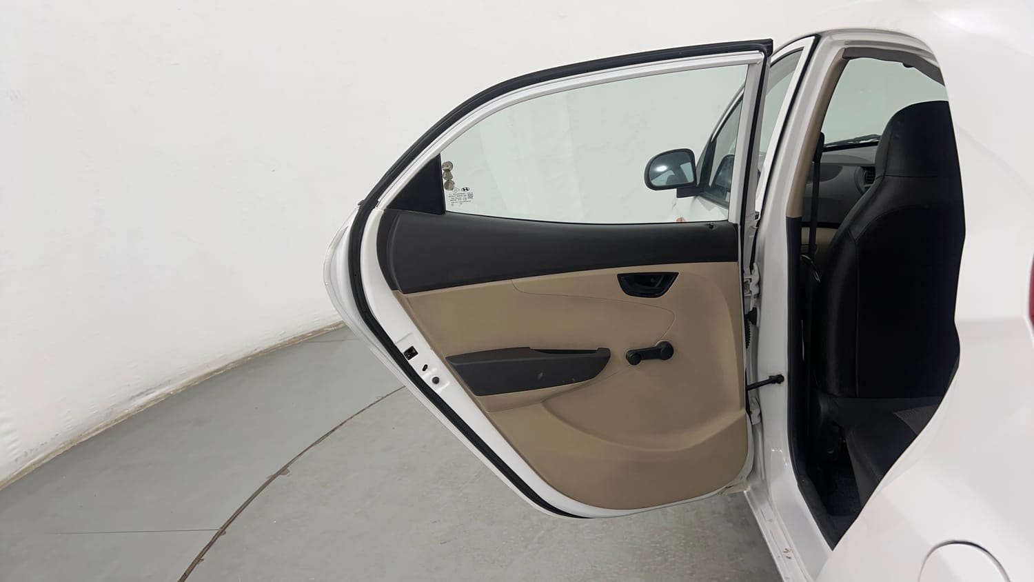 Used 2014 Hyundai Eon Magna Petrol Manual interior LEFT REAR DOOR OPEN VIEW