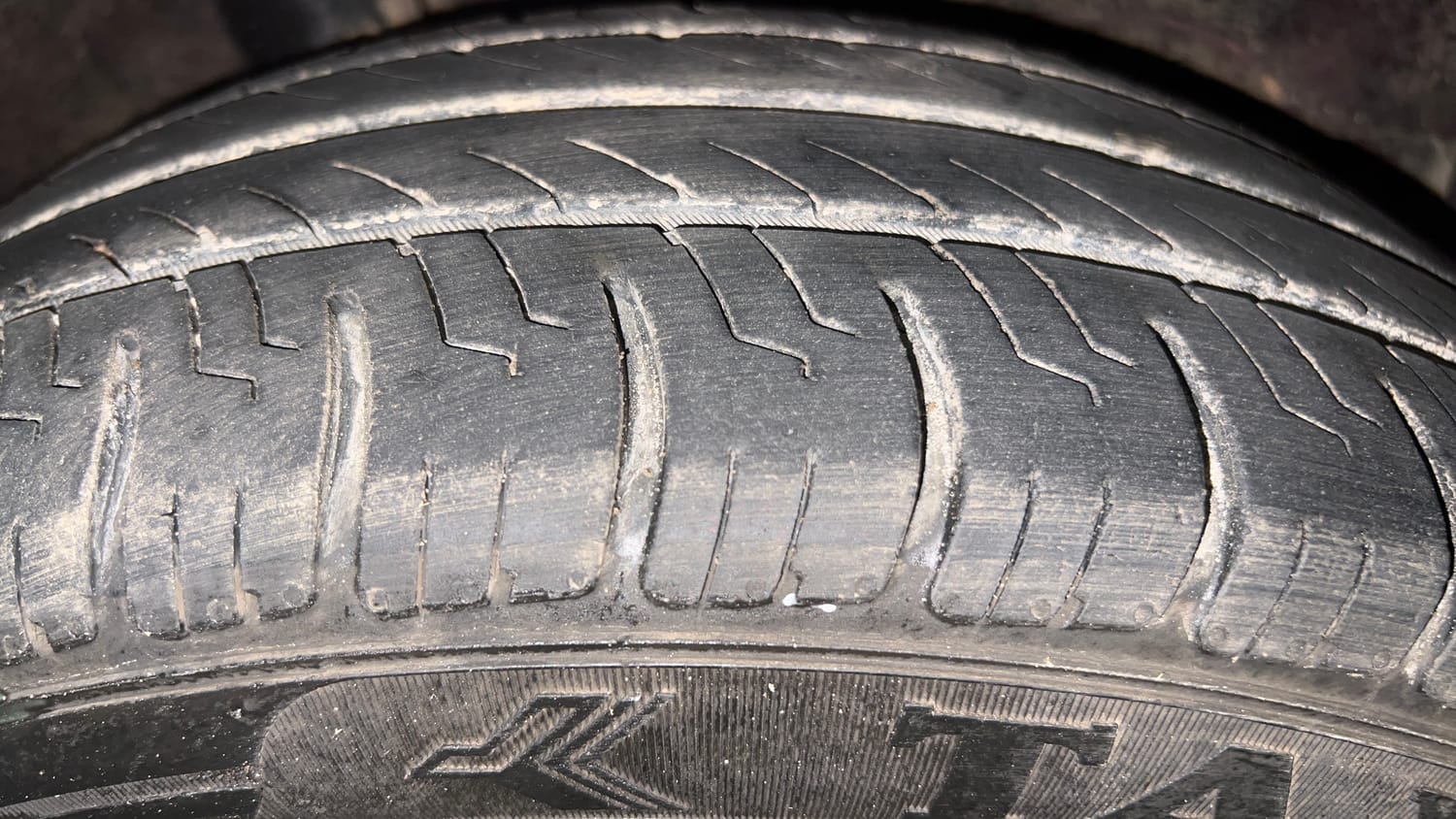 Used 2014 Honda City SV Diesel Diesel Manual tyres RIGHT REAR TYRE TREAD VIEW