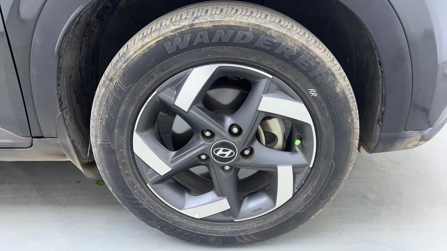 Used 2020 Hyundai Venue SX 1.4 CRDi Diesel Manual tyres RIGHT FRONT TYRE RIM VIEW