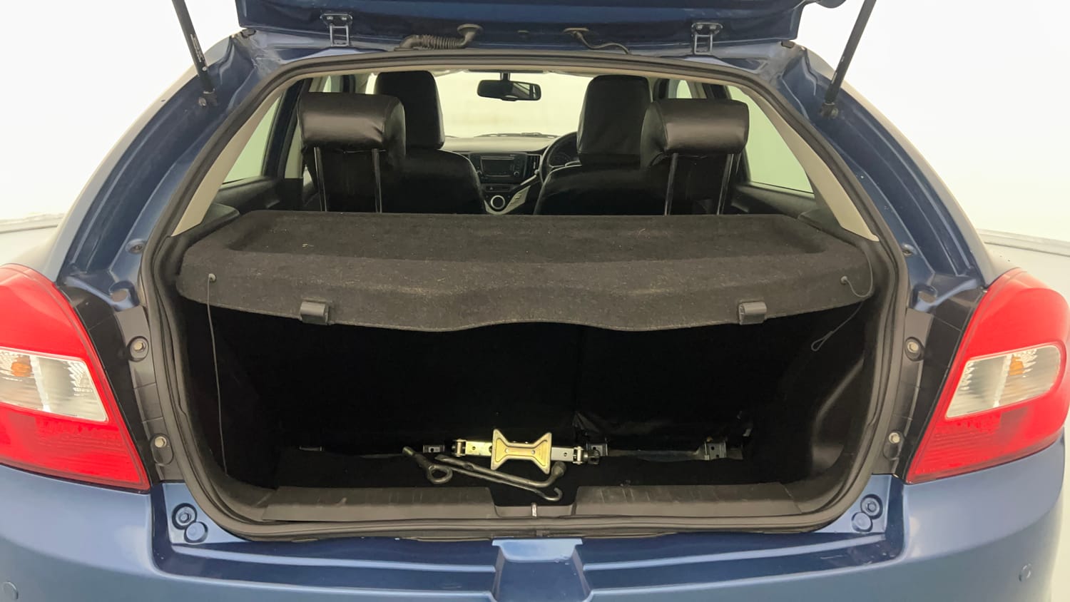 Used 2017 Maruti Suzuki Baleno Zeta 1.2 Petrol Manual interior DICKY INSIDE VIEW