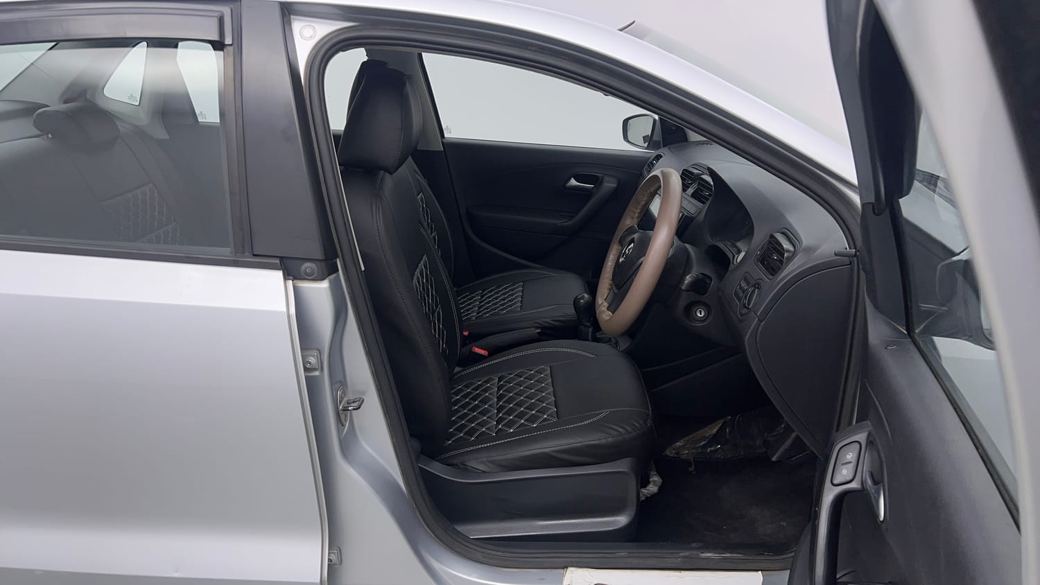 Used 2017 Volkswagen Ameo Trendline 1.2L (P) Petrol Manual interior RIGHT SIDE FRONT DOOR CABIN VIEW