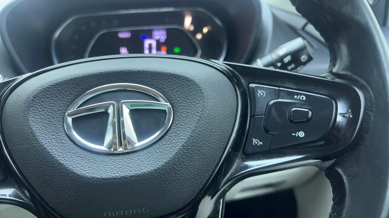 Used 2021 Tata Nexon XZA Plus (S) Petrol Automatic top_features Cruise control