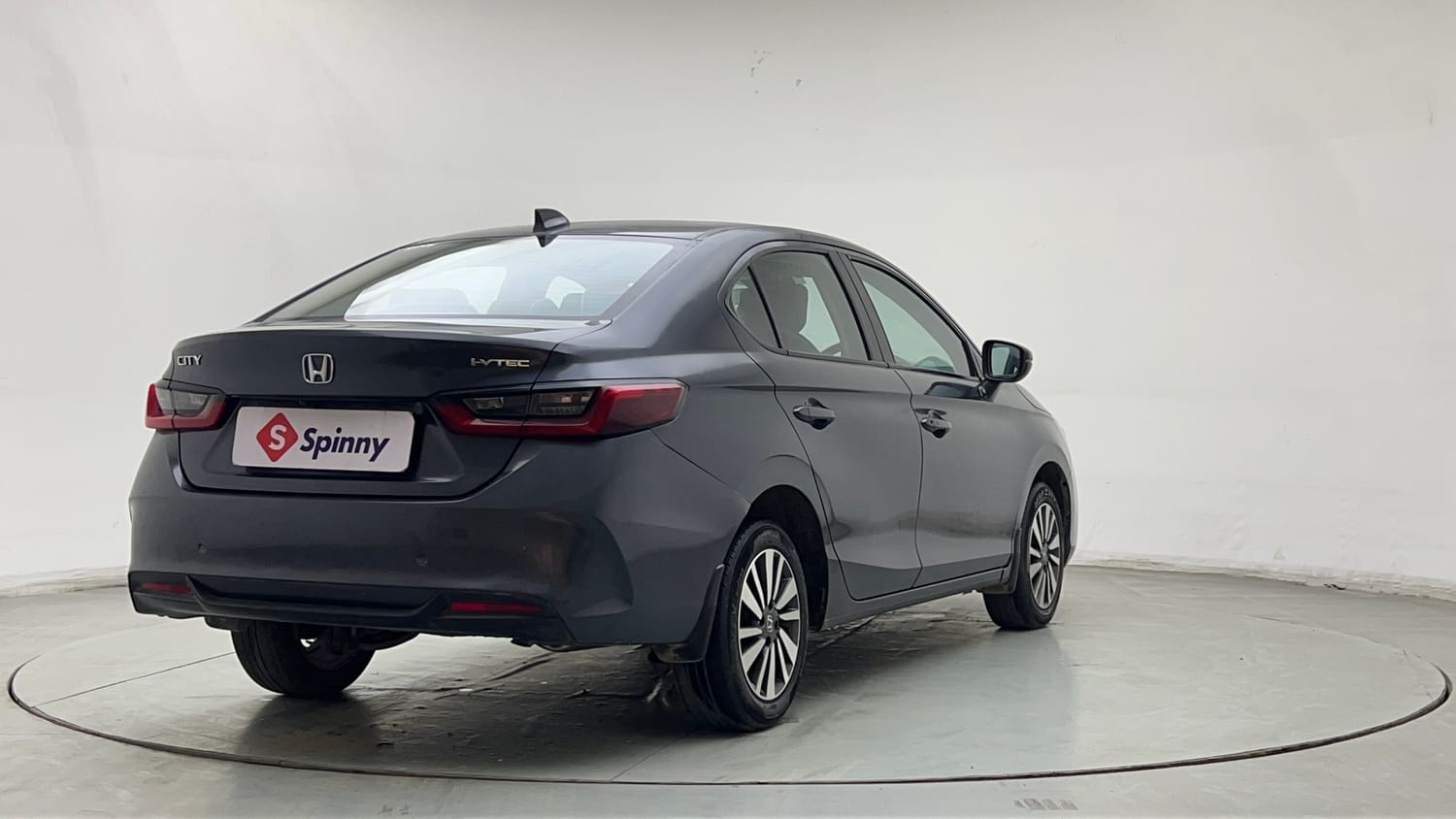 Used 2023 Honda City V Petrol MT Petrol Manual exterior RIGHT REAR CORNER VIEW