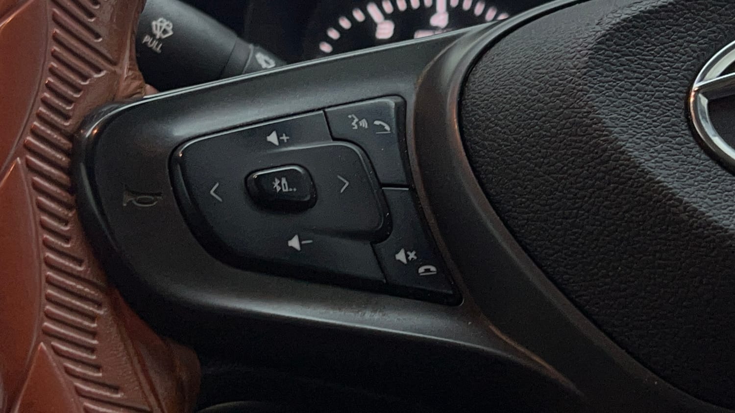 Used 2022 Tata Punch Adventure Rhythm Pack MT Petrol Manual top_features Steering mounted controls