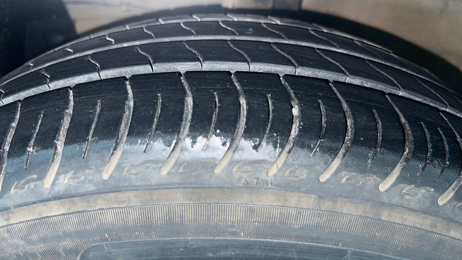 Used 2018 Maruti Suzuki Ciaz Sigma 1.4 MT Petrol Manual tyres LEFT FRONT TYRE TREAD VIEW