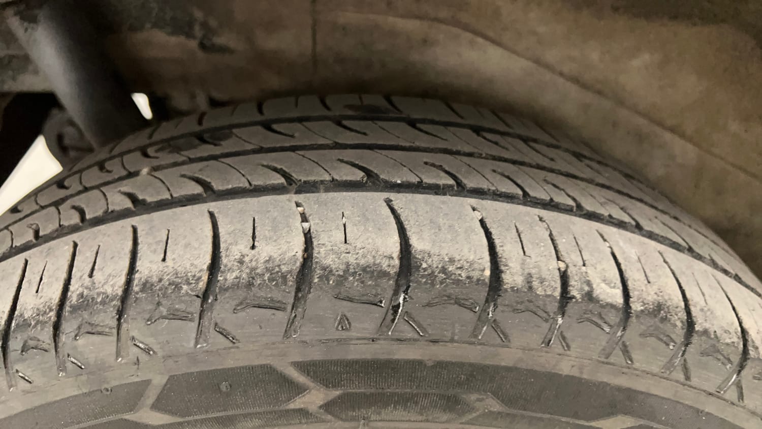 Used 2016 Maruti Suzuki Wagon R 1.0 VXI AMT Petrol Automatic tyres RIGHT REAR TYRE TREAD VIEW