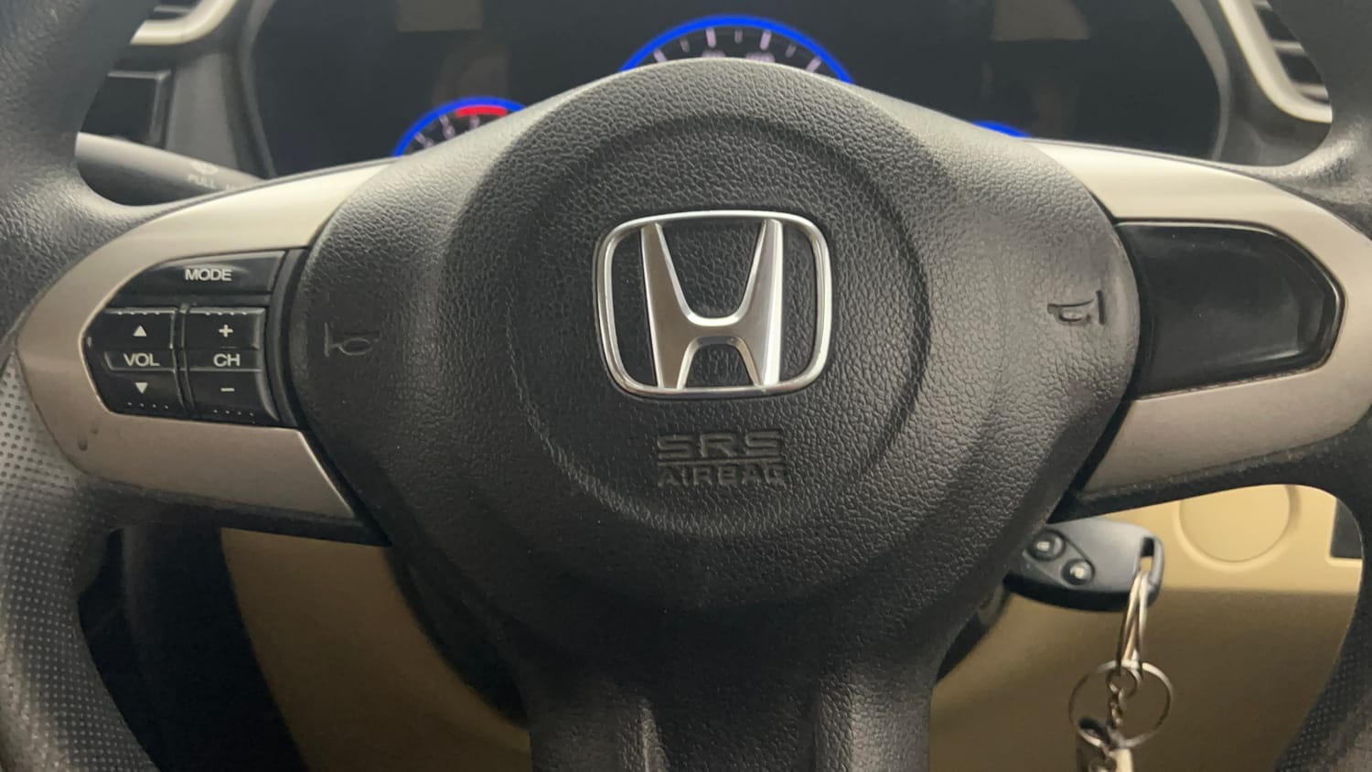 Used 2017 Honda Amaze 1.2 S i-VTEC Opt Petrol Manual top_features Steering mounted controls