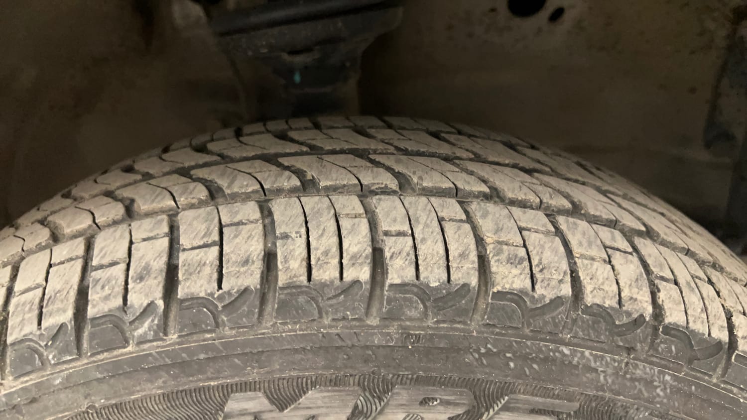 Used 2016 Maruti Suzuki Wagon R 1.0 VXI AMT Petrol Automatic tyres RIGHT FRONT TYRE TREAD VIEW