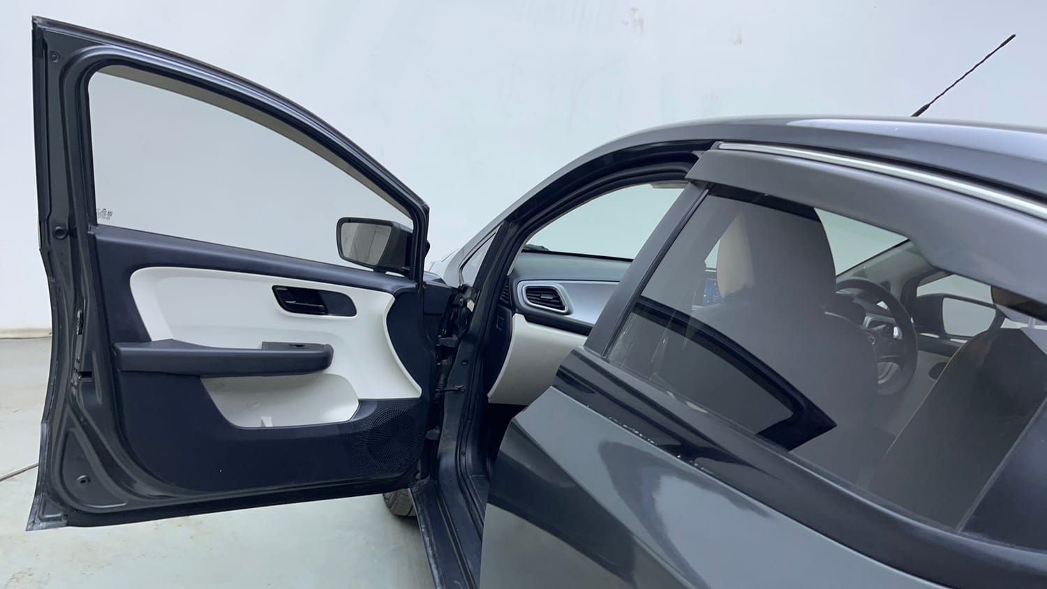 Used 2022 Tata Altroz XM Plus Petrol Petrol Manual interior LEFT FRONT DOOR OPEN VIEW