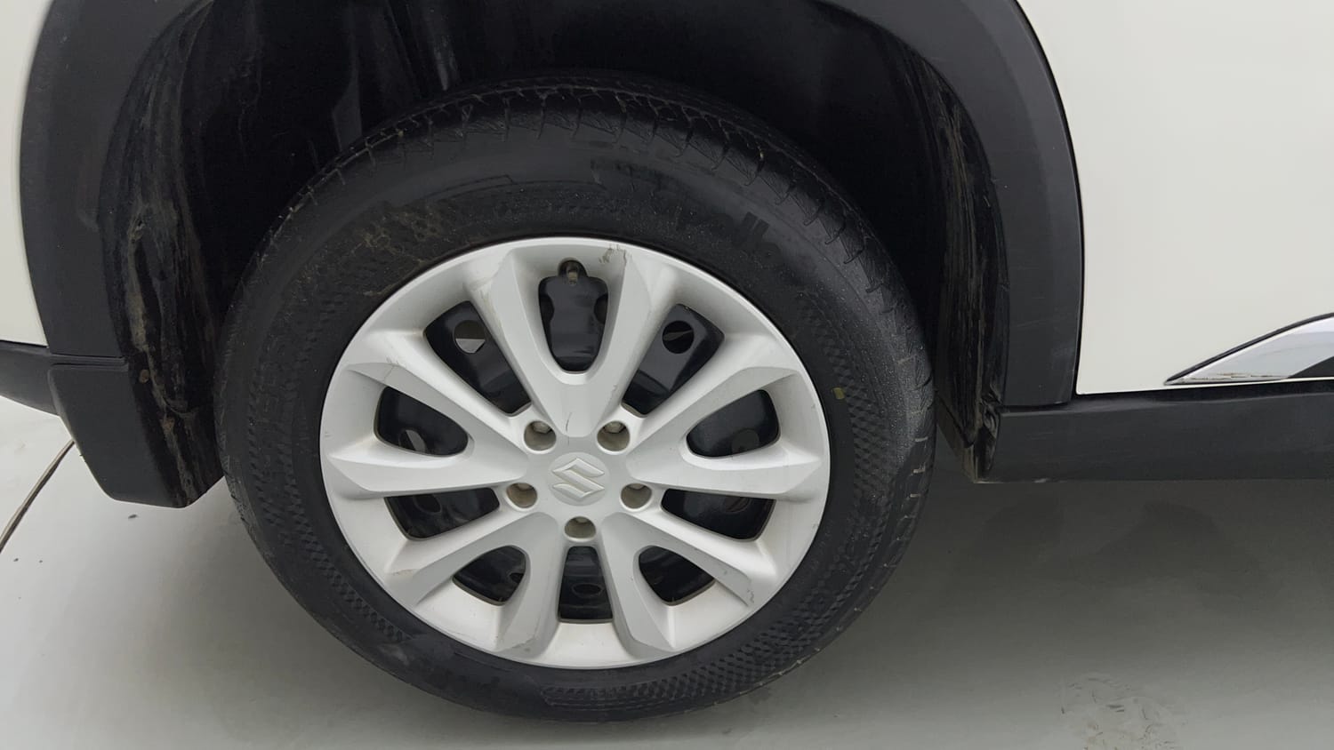 Used 2023 Maruti Suzuki Grand Vitara Sigma Smart Hybrid Petrol Manual tyres RIGHT REAR TYRE RIM VIEW