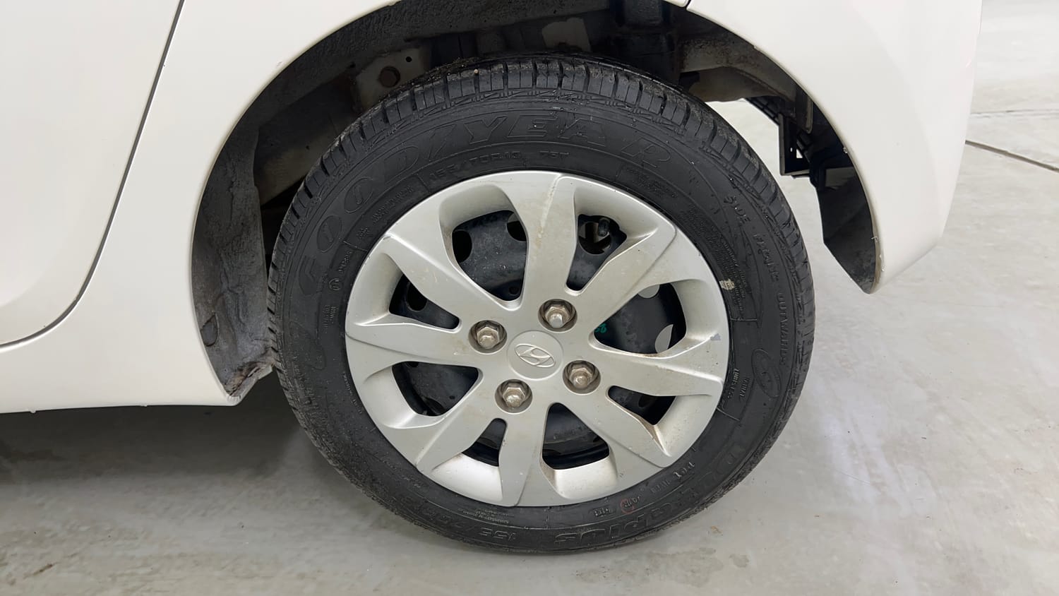 Used 2014 Hyundai Eon Magna Petrol Manual tyres LEFT REAR TYRE RIM VIEW