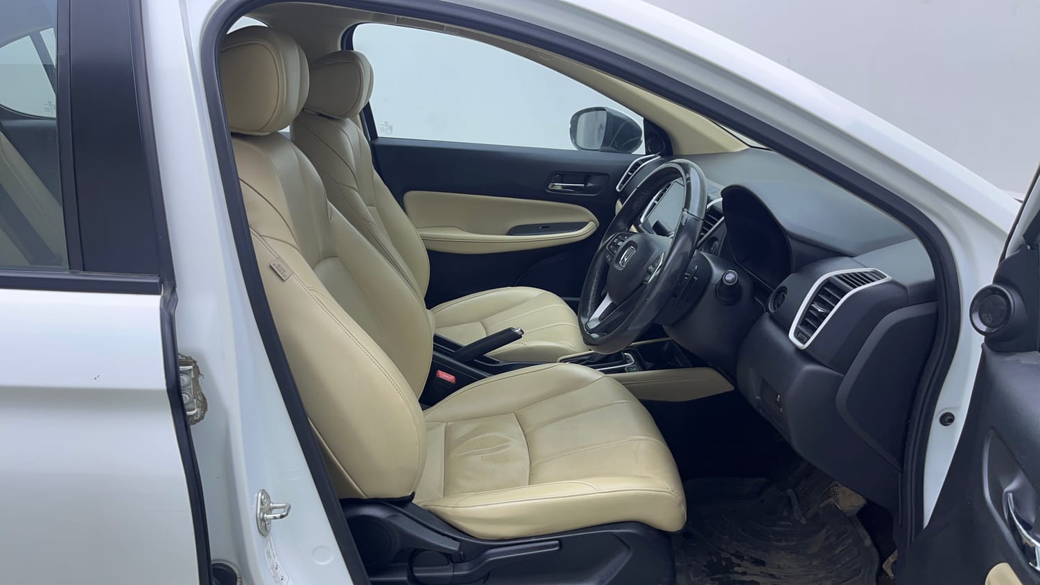 Used 2022 Honda City ZX CVT Petrol Petrol Automatic interior RIGHT SIDE FRONT DOOR CABIN VIEW