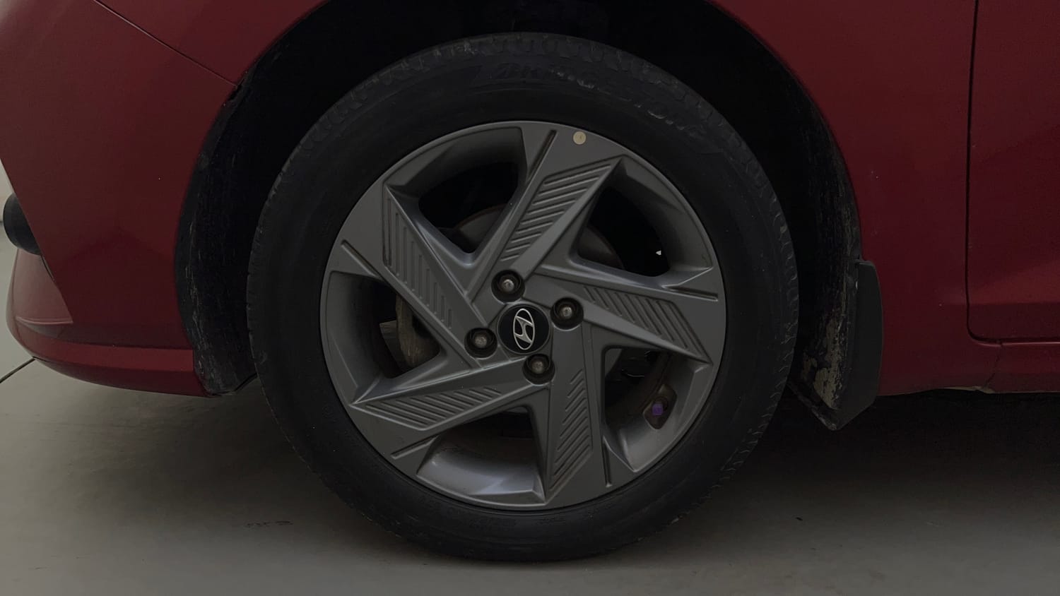 Used 2020 Hyundai Verna SX 1.5 MPi Petrol Manual tyres LEFT FRONT TYRE RIM VIEW