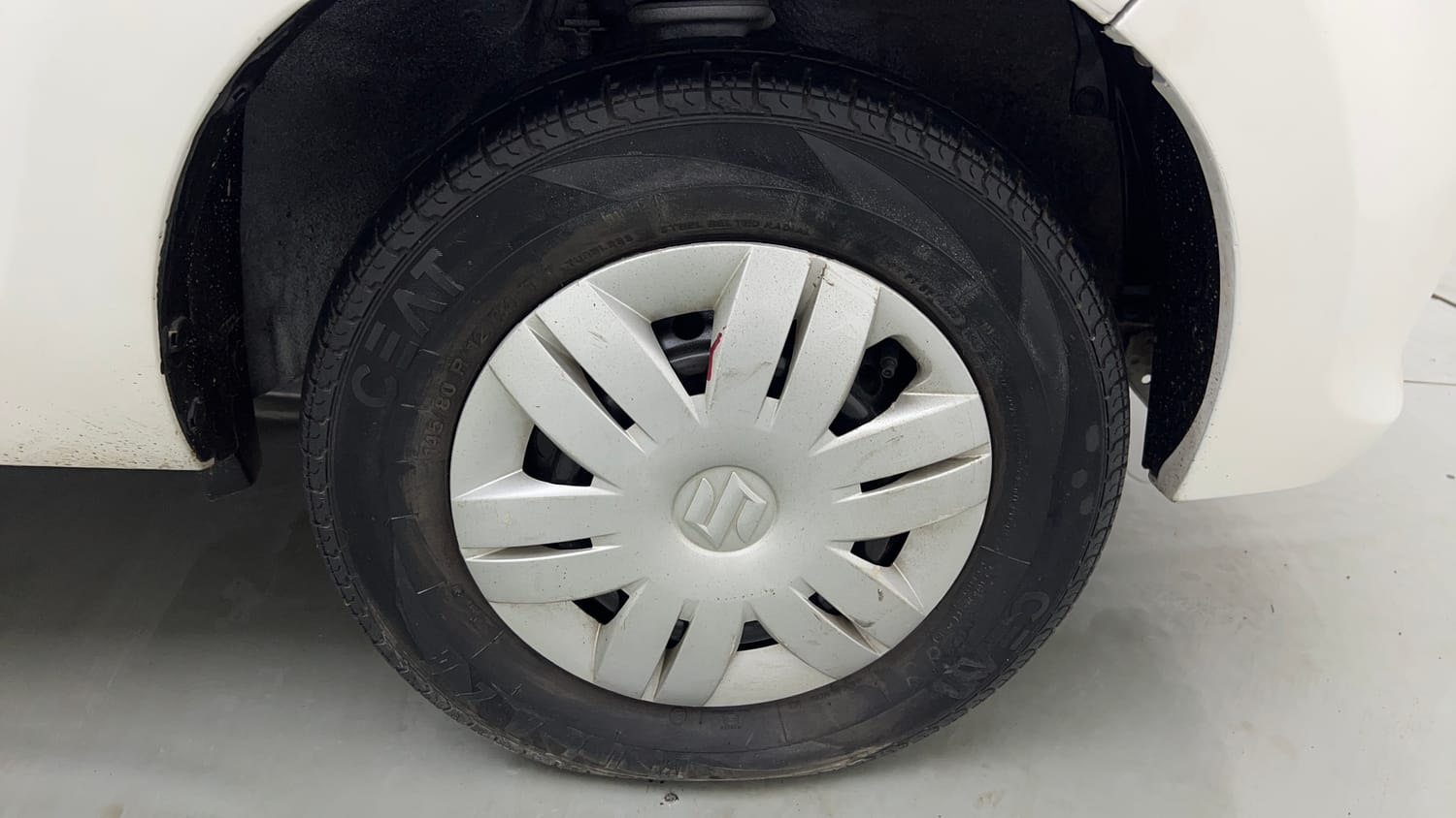 Used 2017 Maruti Suzuki Alto 800 VXi Petrol Manual tyres RIGHT FRONT TYRE RIM VIEW