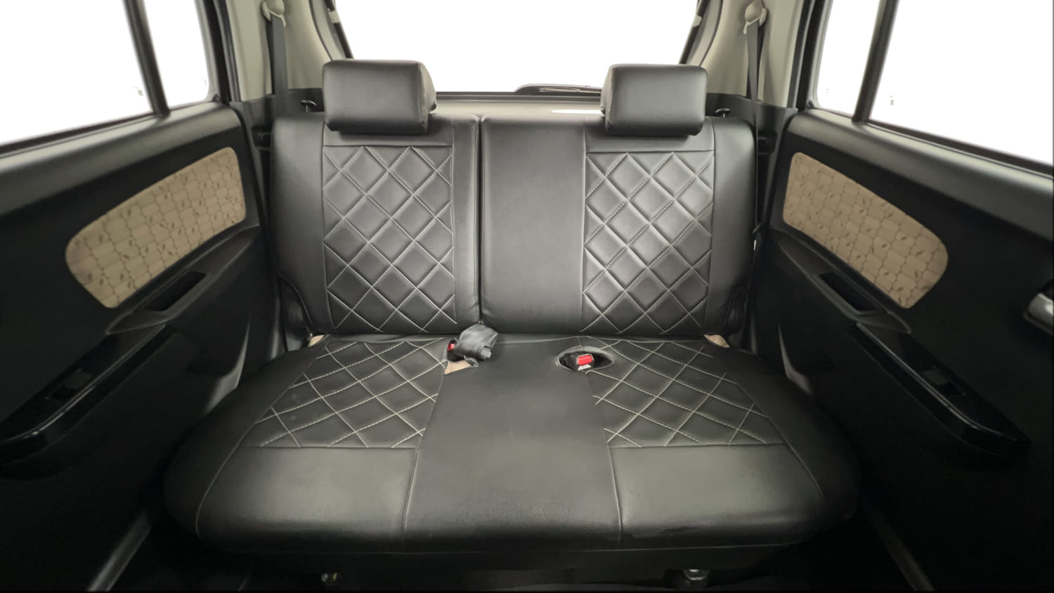Used 2017 Maruti Suzuki Wagon R 1.0 VXI AMT (O) Petrol Automatic interior REAR SEAT CONDITION VIEW