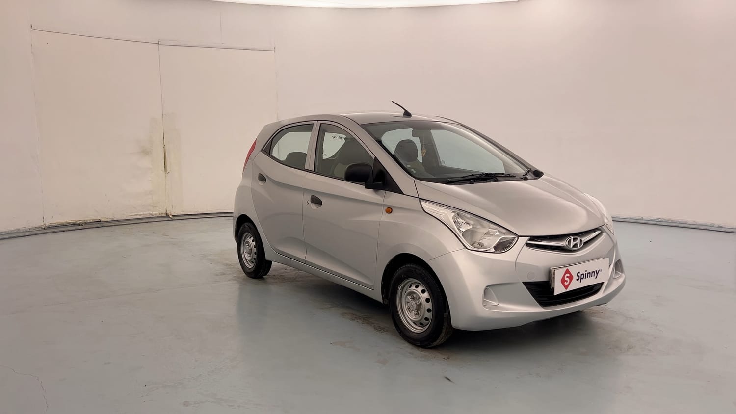 Used 2016 Hyundai Eon Era + Petrol Manual exterior RIGHT FRONT CORNER VIEW