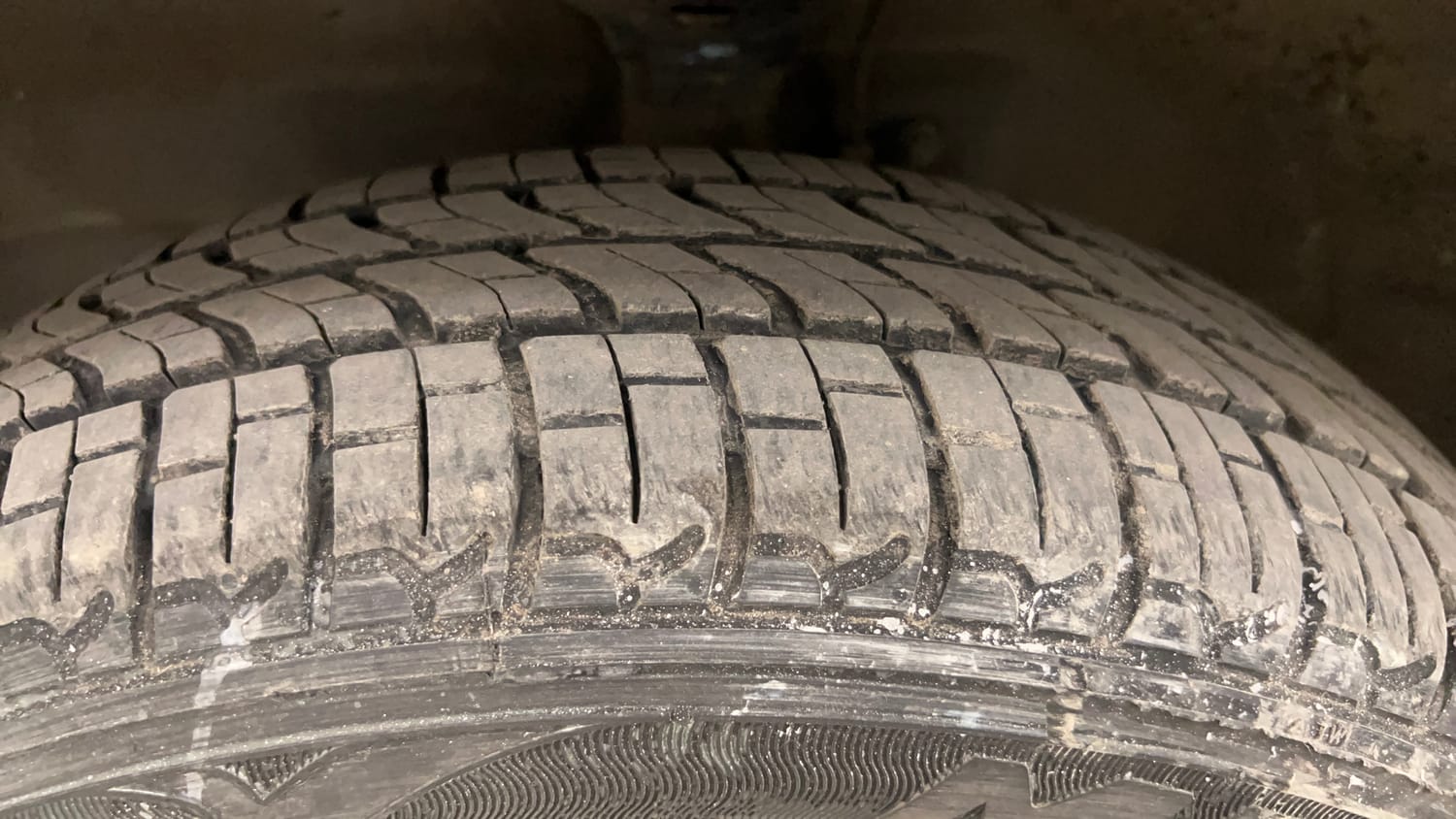 Used 2016 Maruti Suzuki Wagon R 1.0 VXI AMT Petrol Automatic tyres LEFT FRONT TYRE TREAD VIEW